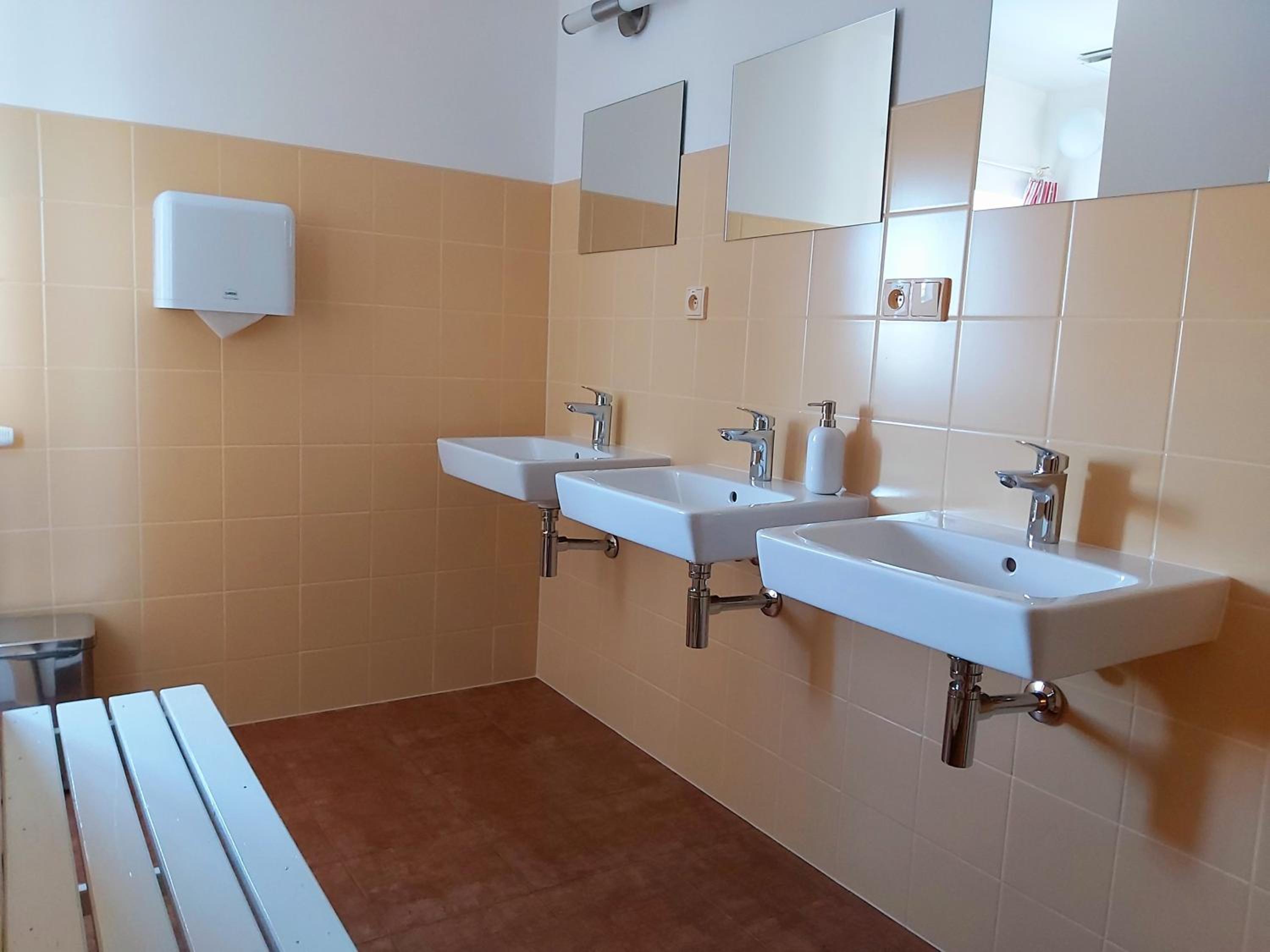 Quadruple Room with Shared Bathroom photo 3