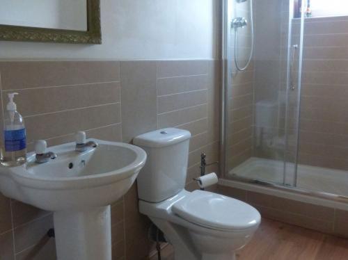Double Room with Private Bathroom photo 3