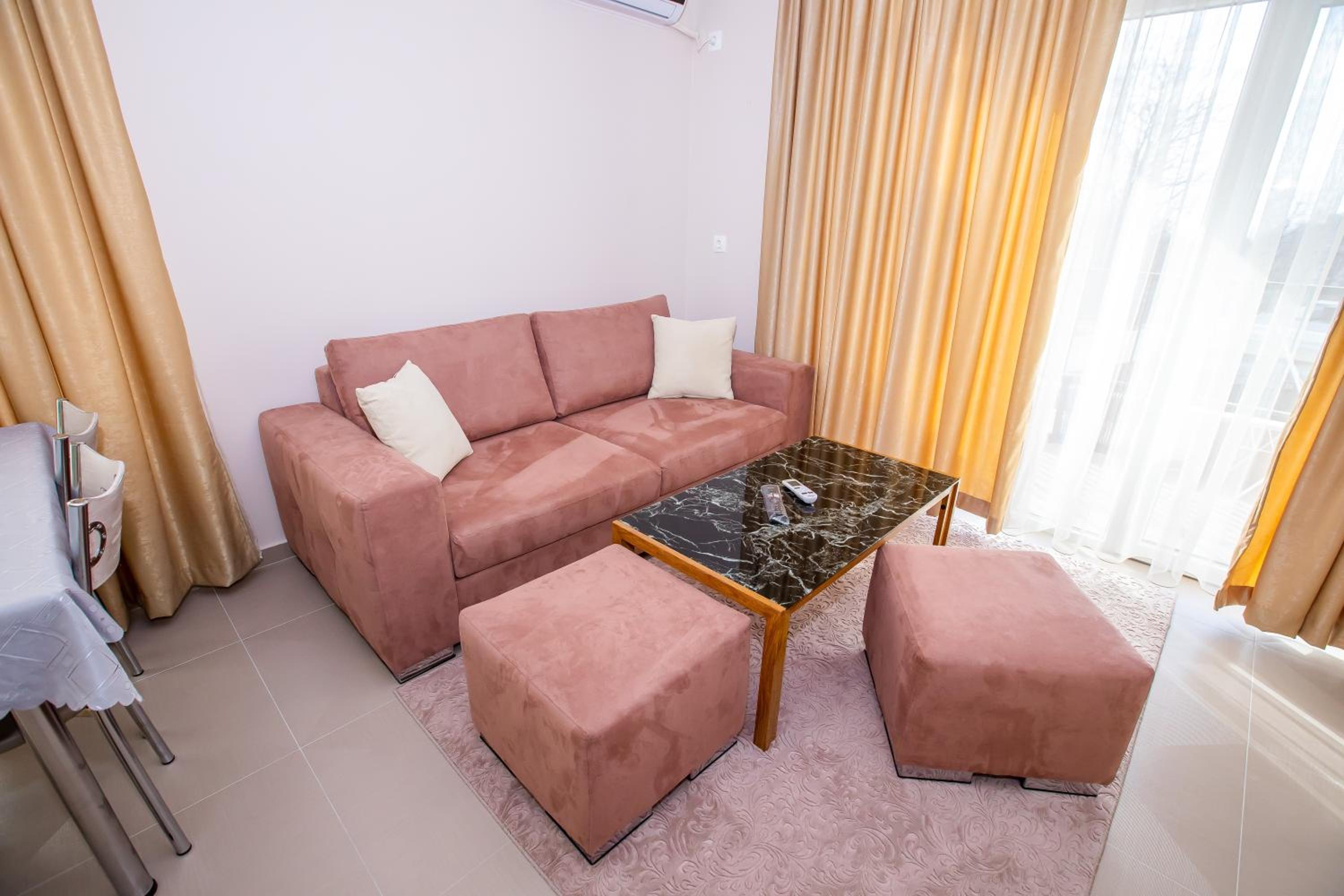 One-Bedroom Apartment - Photo 1