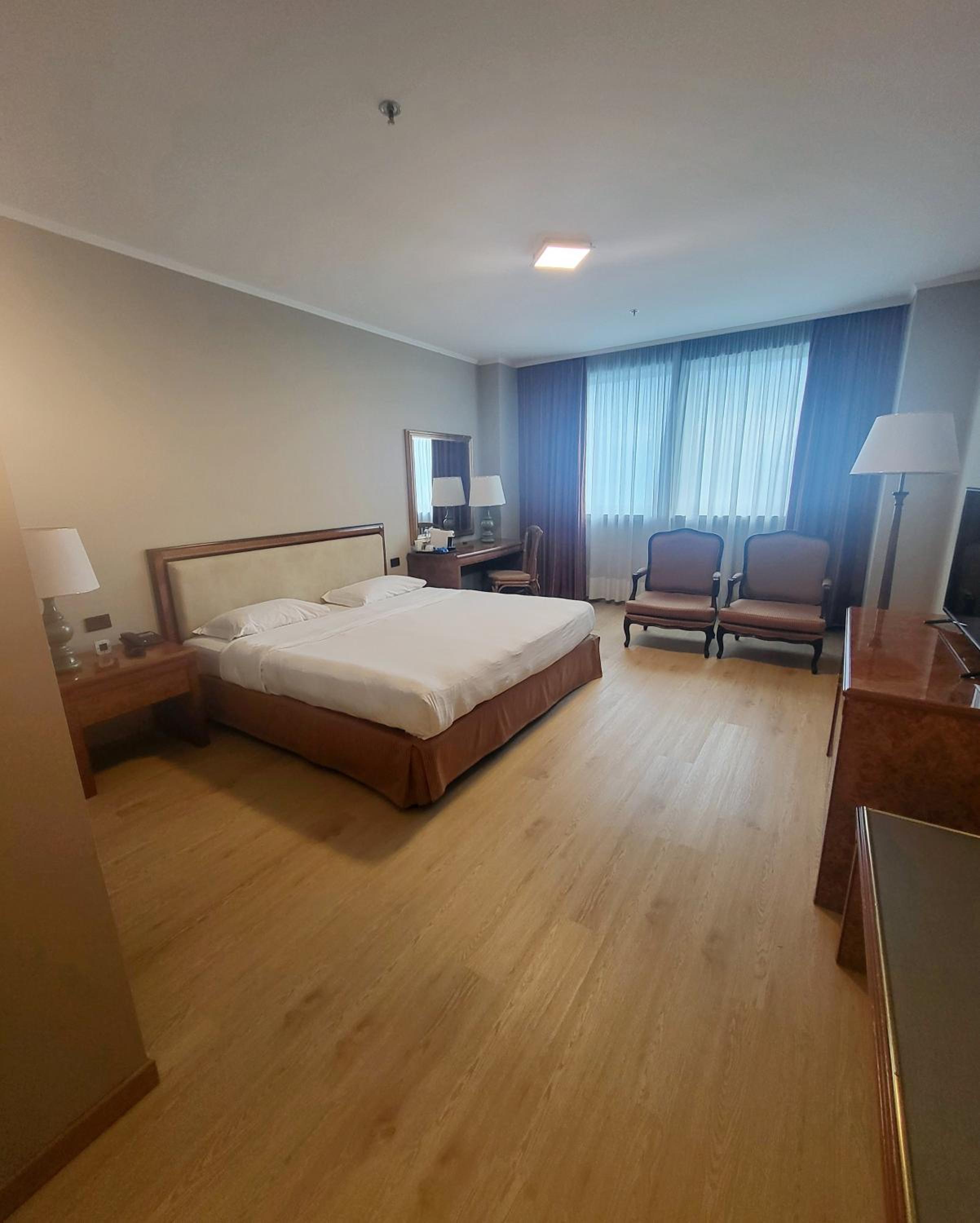 Deluxe Double Room - Photo 8