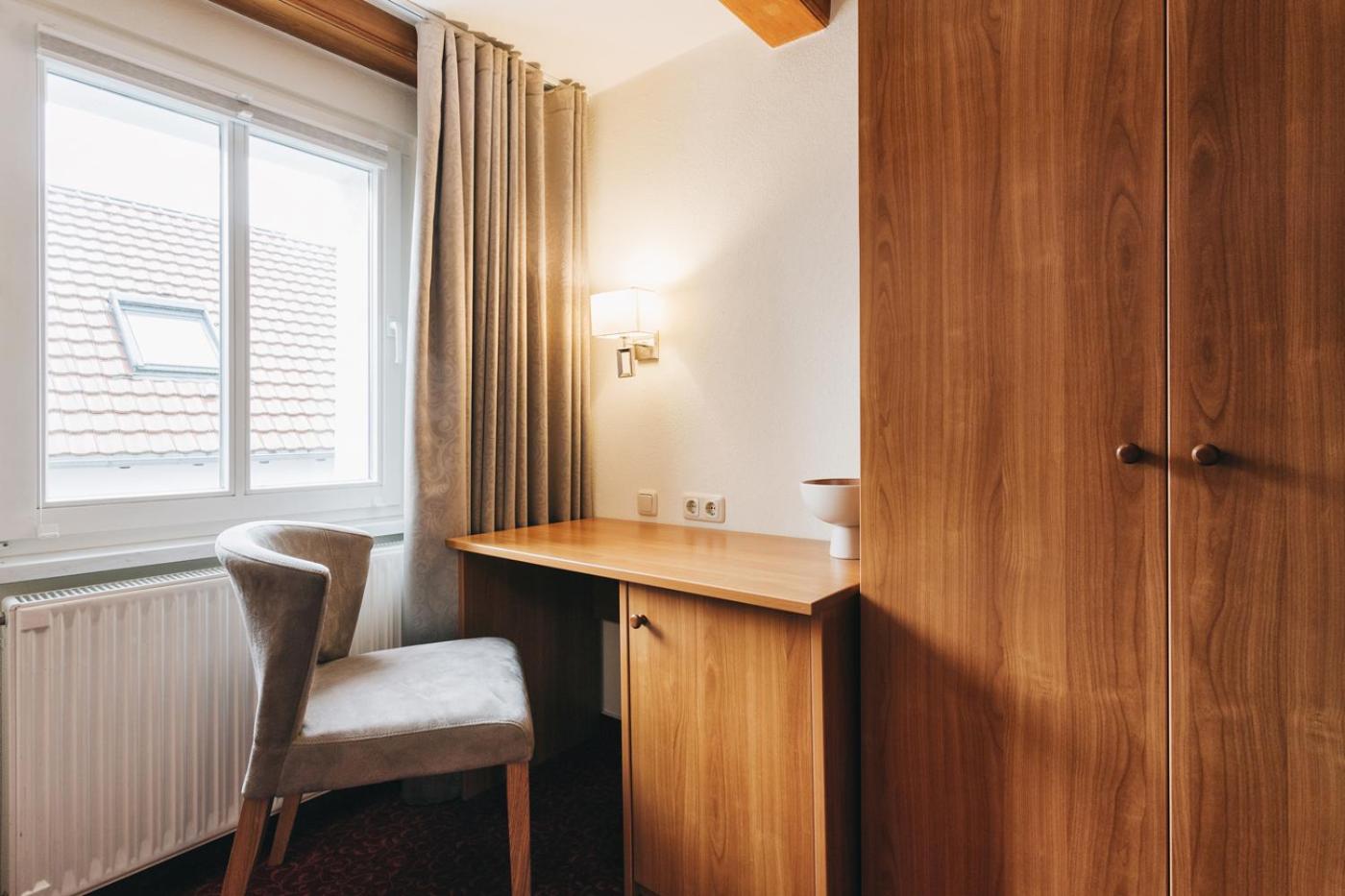 Single Room with Bathroom photo 2