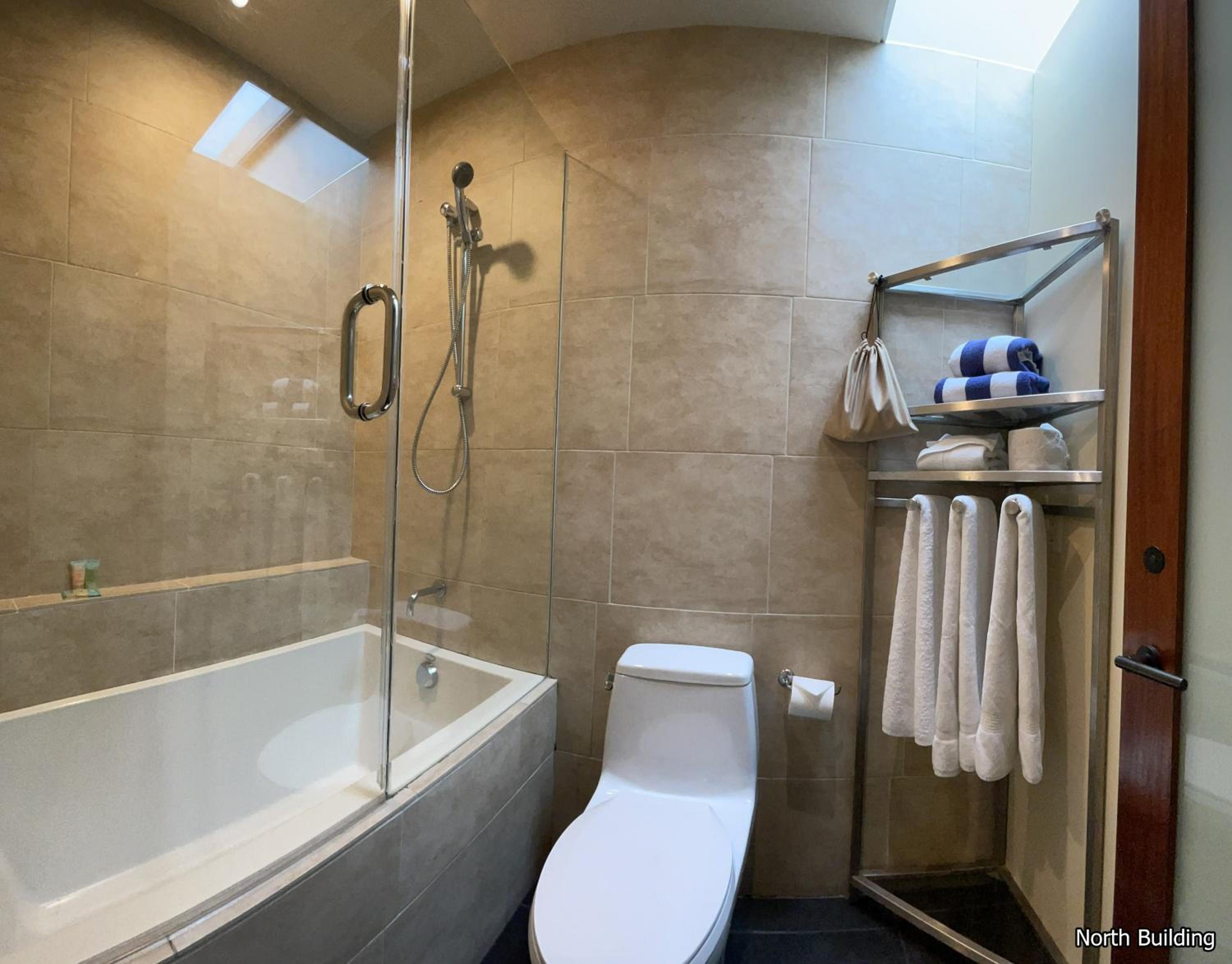 Deluxe Double Queen Room [North Building] - Photo 6