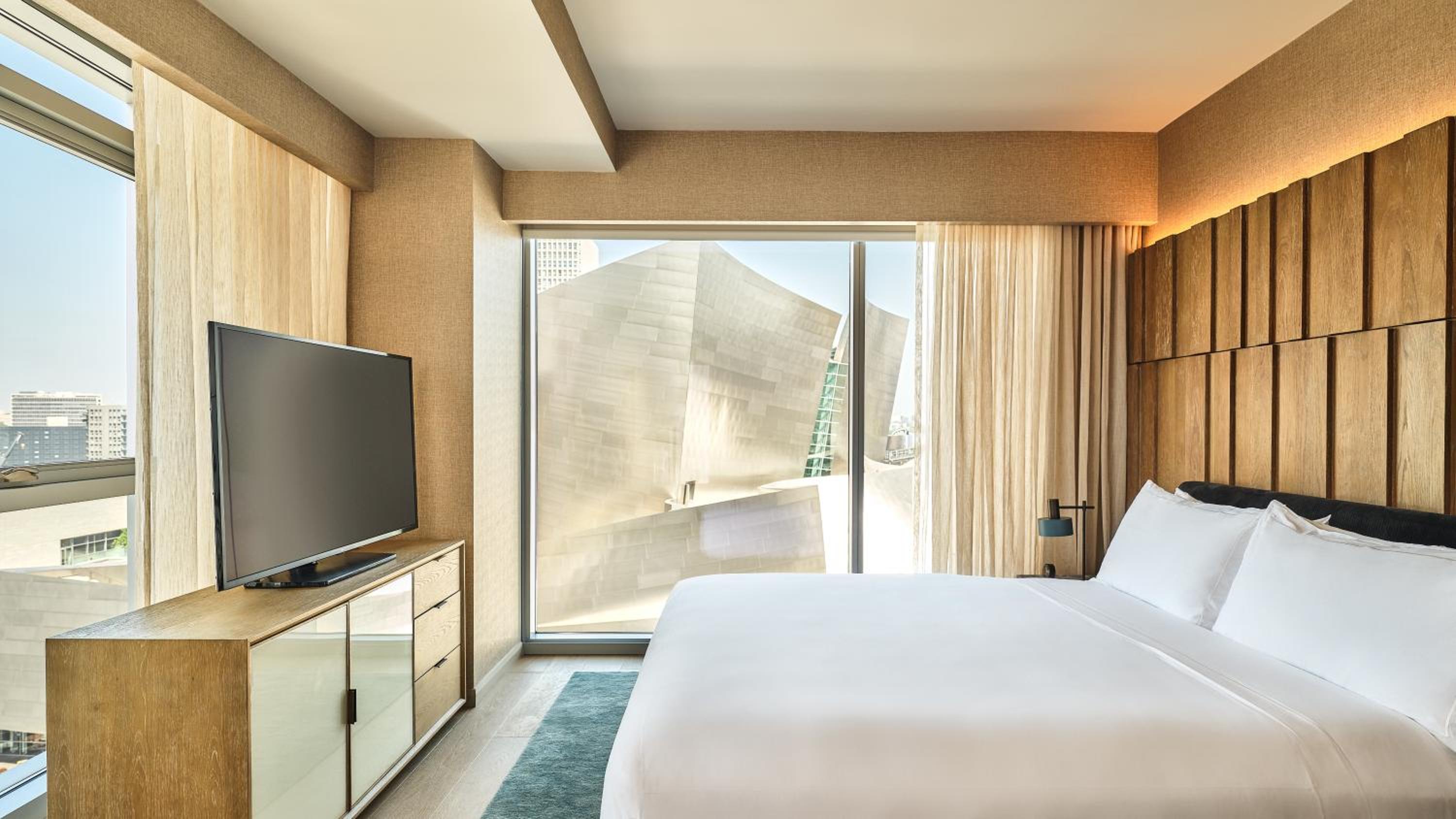 Deluxe King Room with Bathtub - Mobility Access