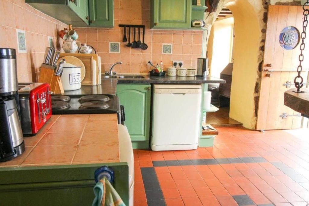 Three-Bedroom House photo 3