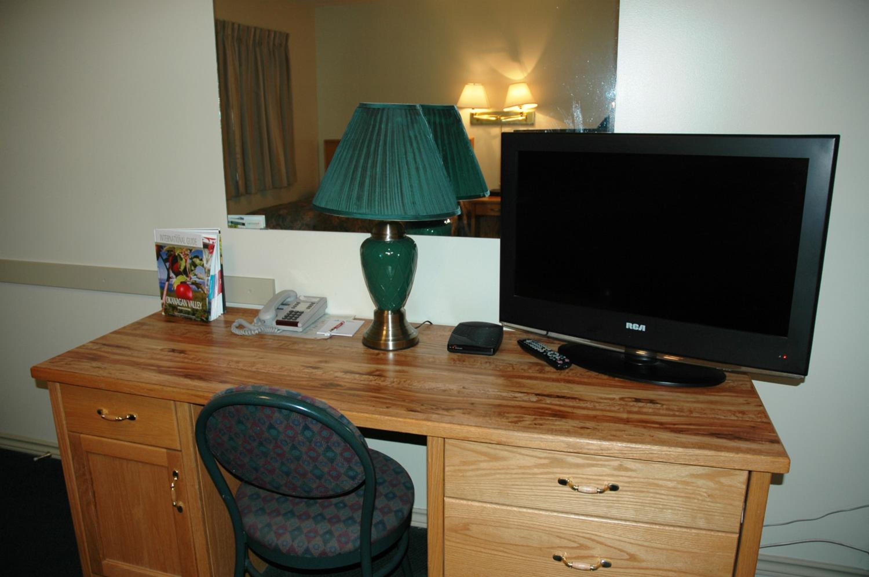 Queen Suite - Non Pet Friendly - Photo 2