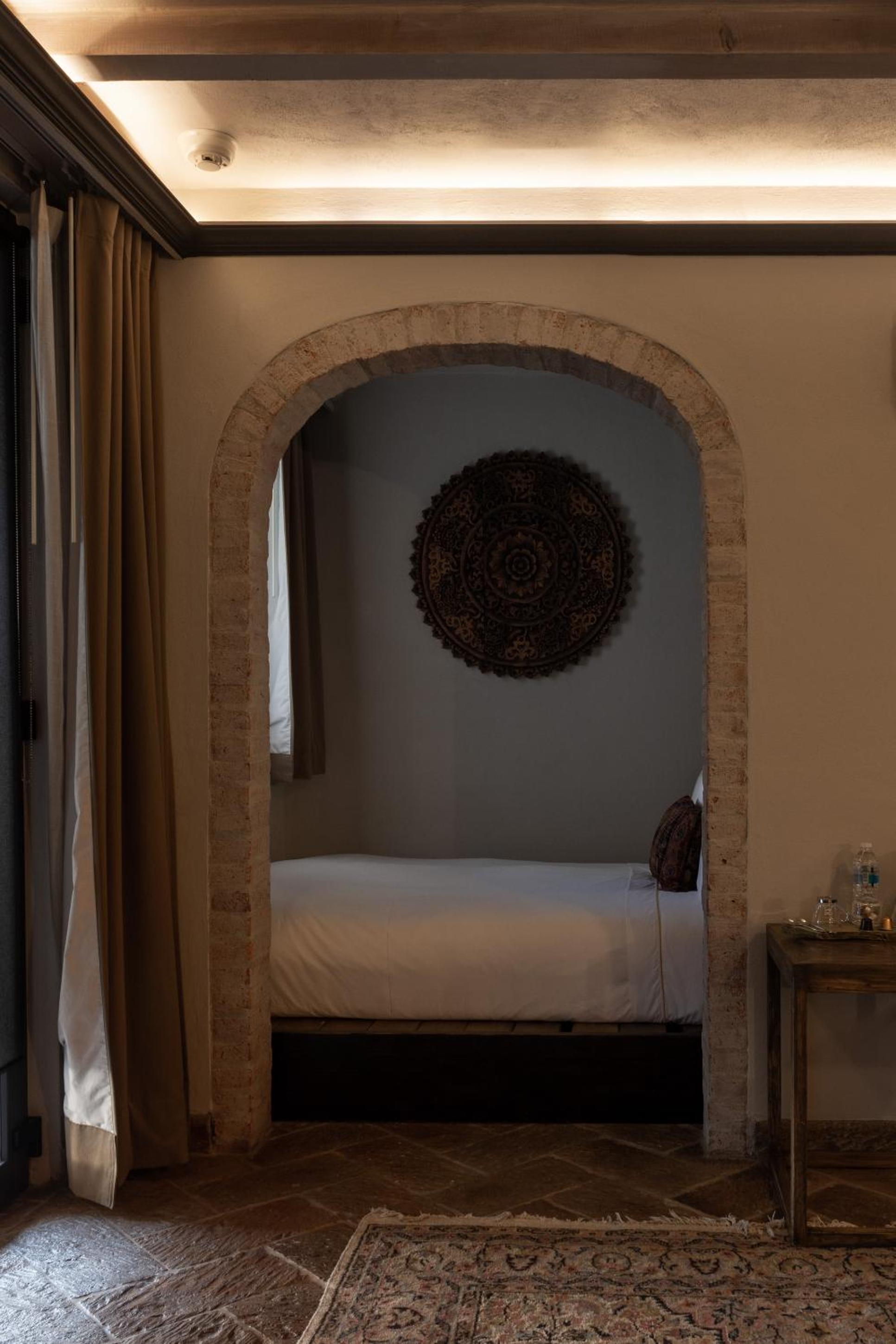 Deluxe Plus Room - Photo 15