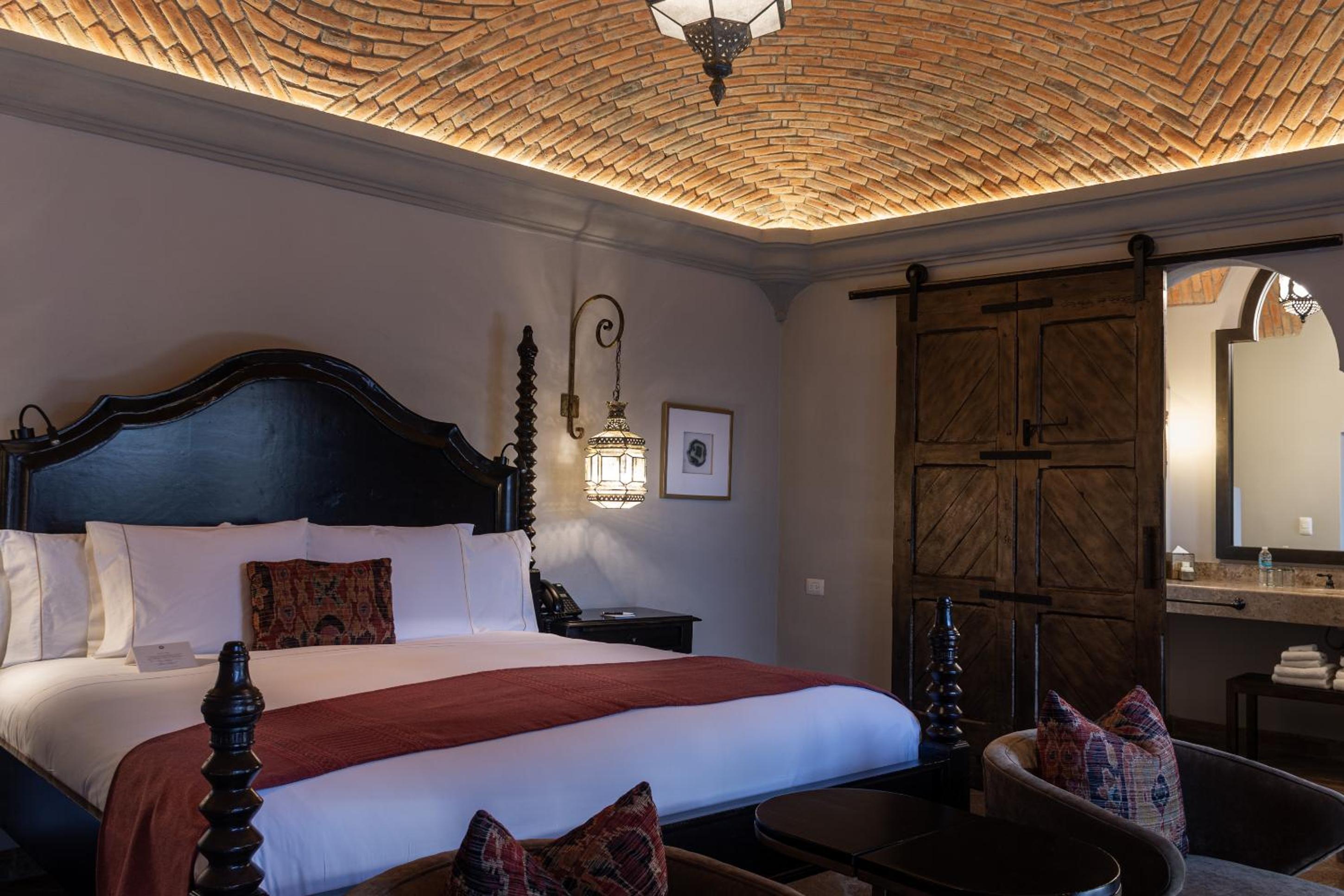 Luxury Suite - Photo 1