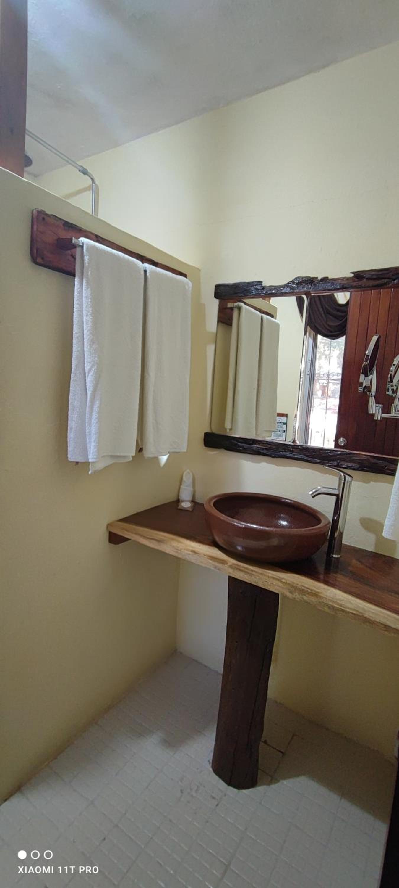 Twin Room - Photo 9