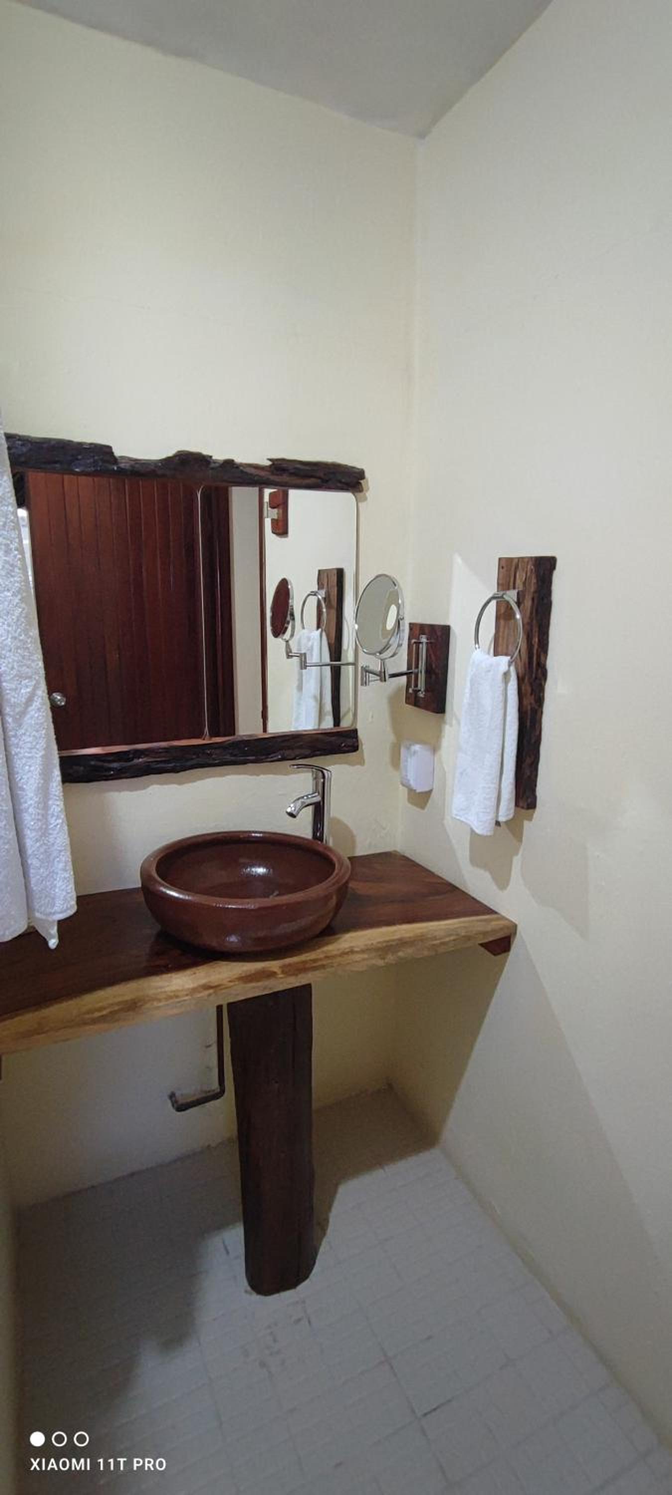 Twin Room - Photo 8