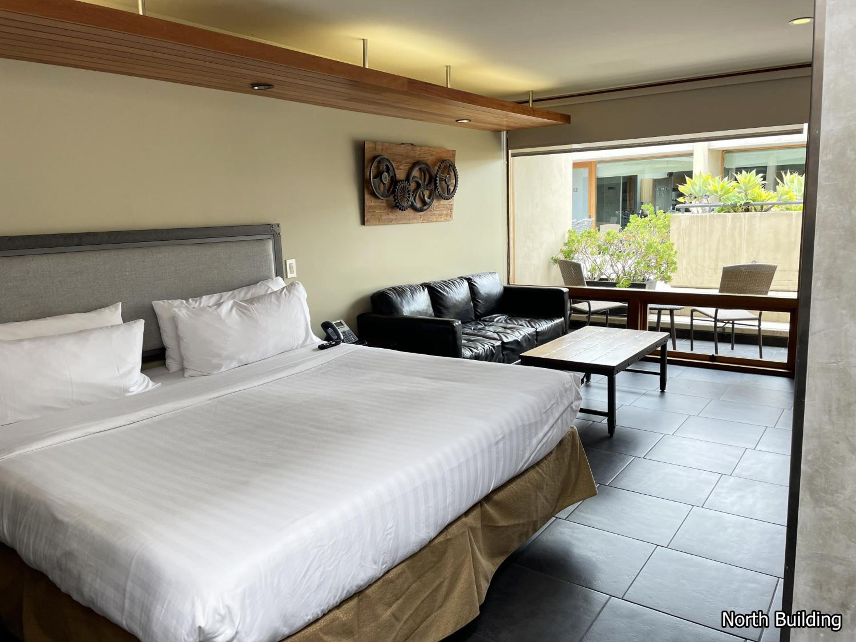 Deluxe King Room [North Building] - Photo 2