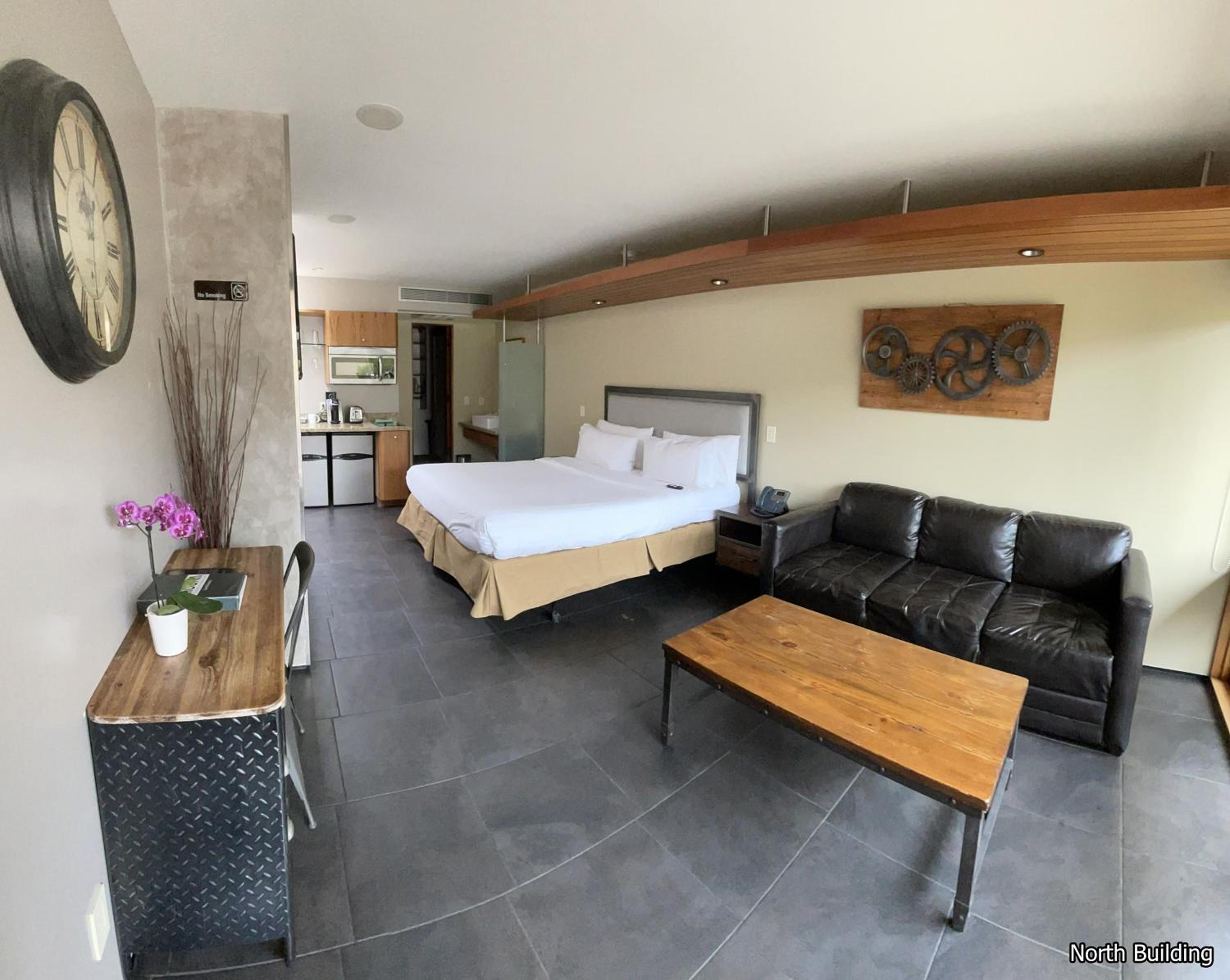 Deluxe King Room [North Building] - Photo 3