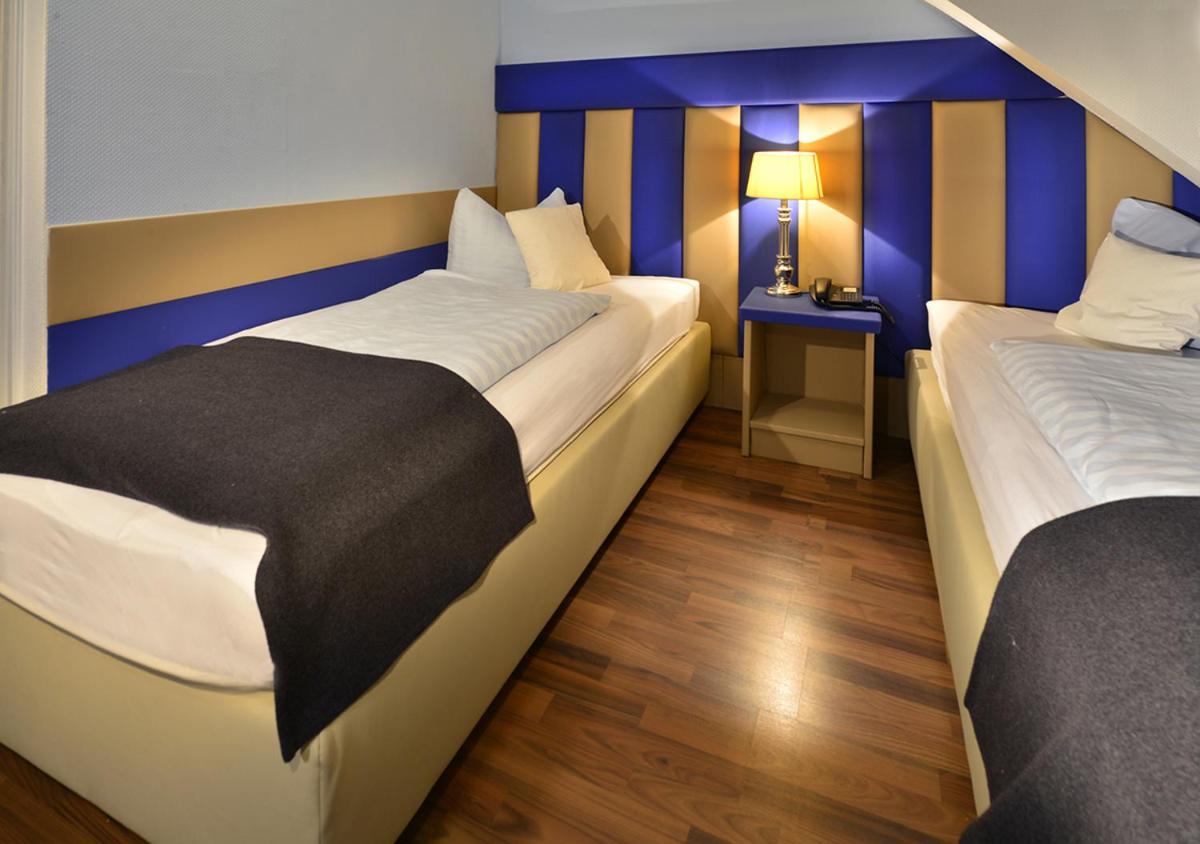 Double or Twin Room - Photo 5