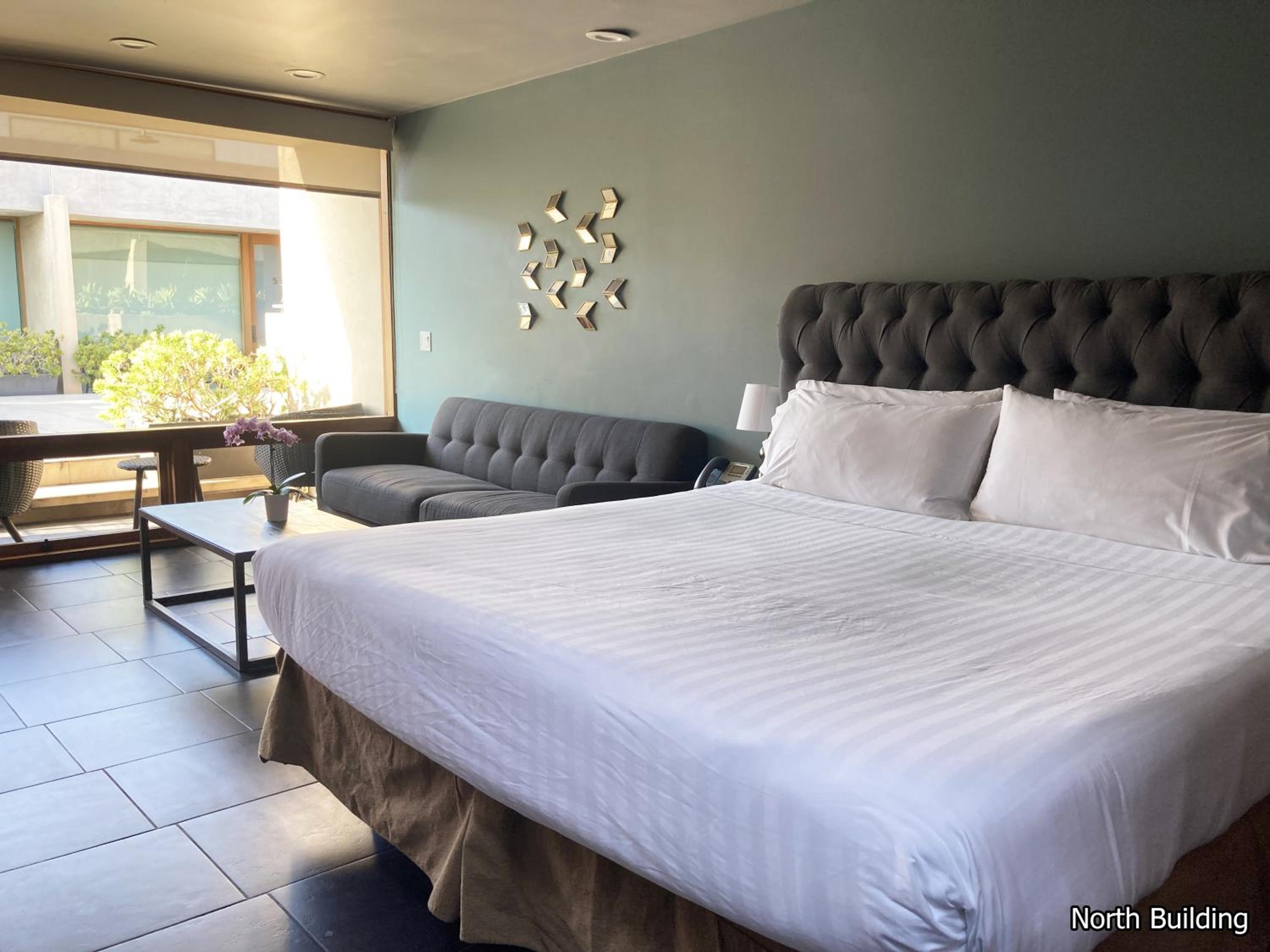 Deluxe King Room [North Building] - Photo 6