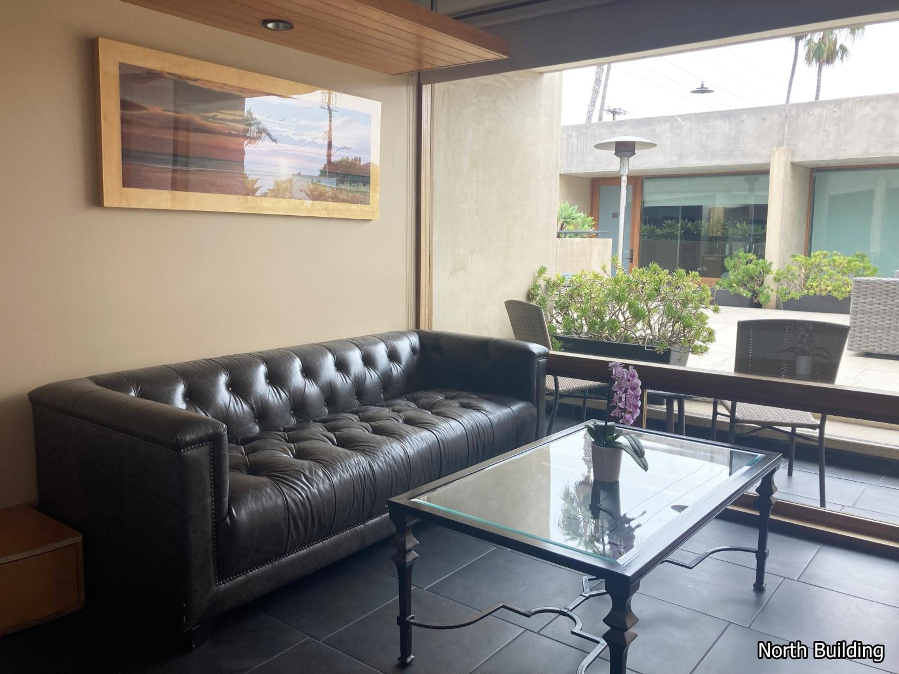 Deluxe King Room [North Building] - Photo 4