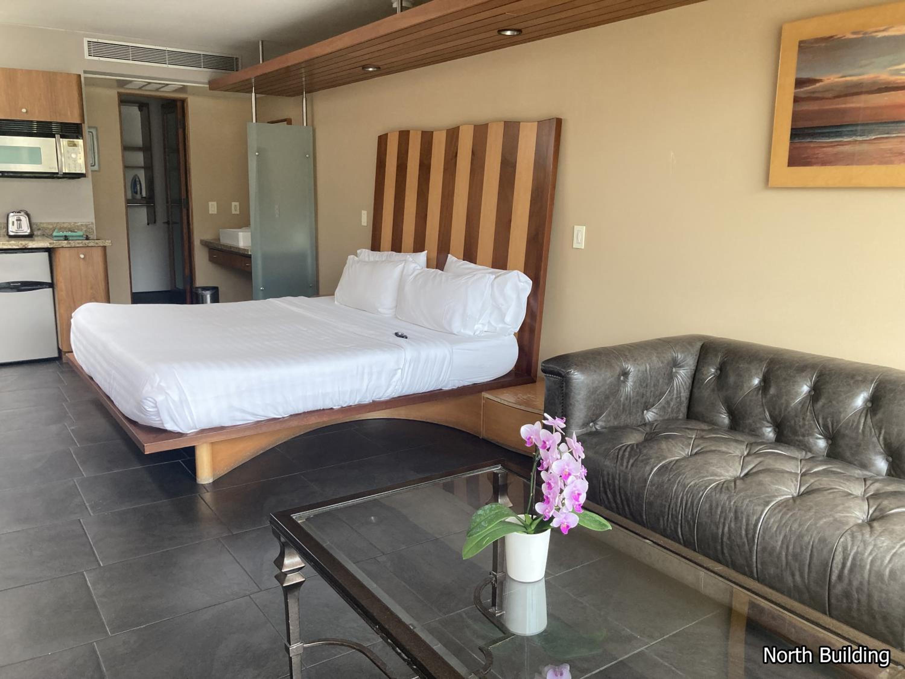 Deluxe King Room [North Building] - Photo 7