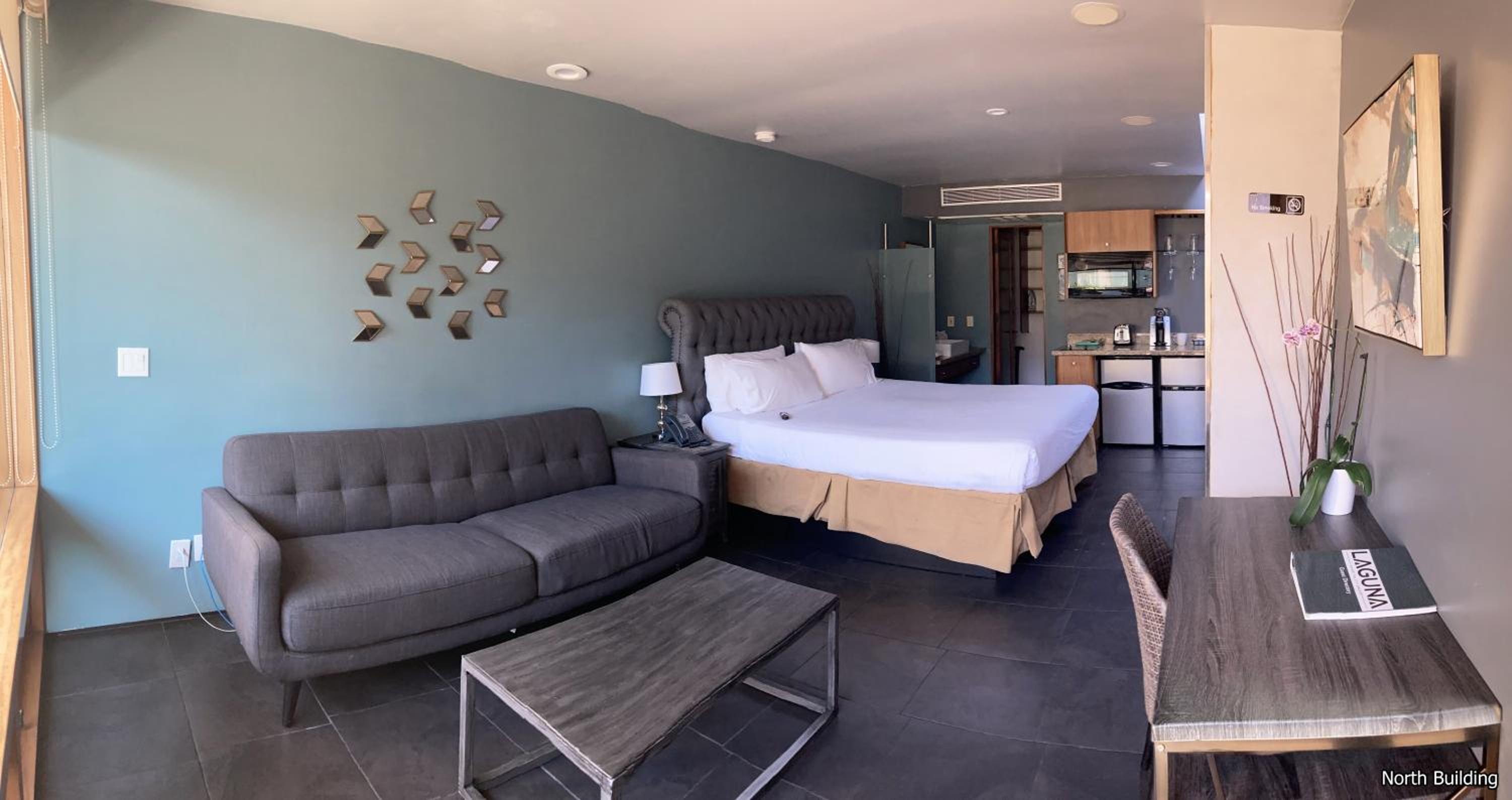 Deluxe King Room [North Building] - Photo 35