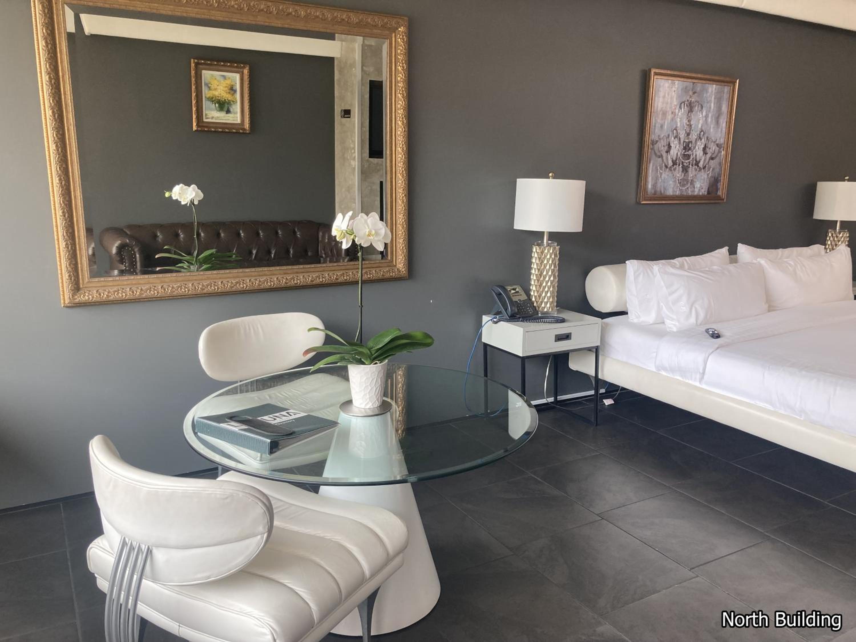 Deluxe King Room [North Building] - Photo 30