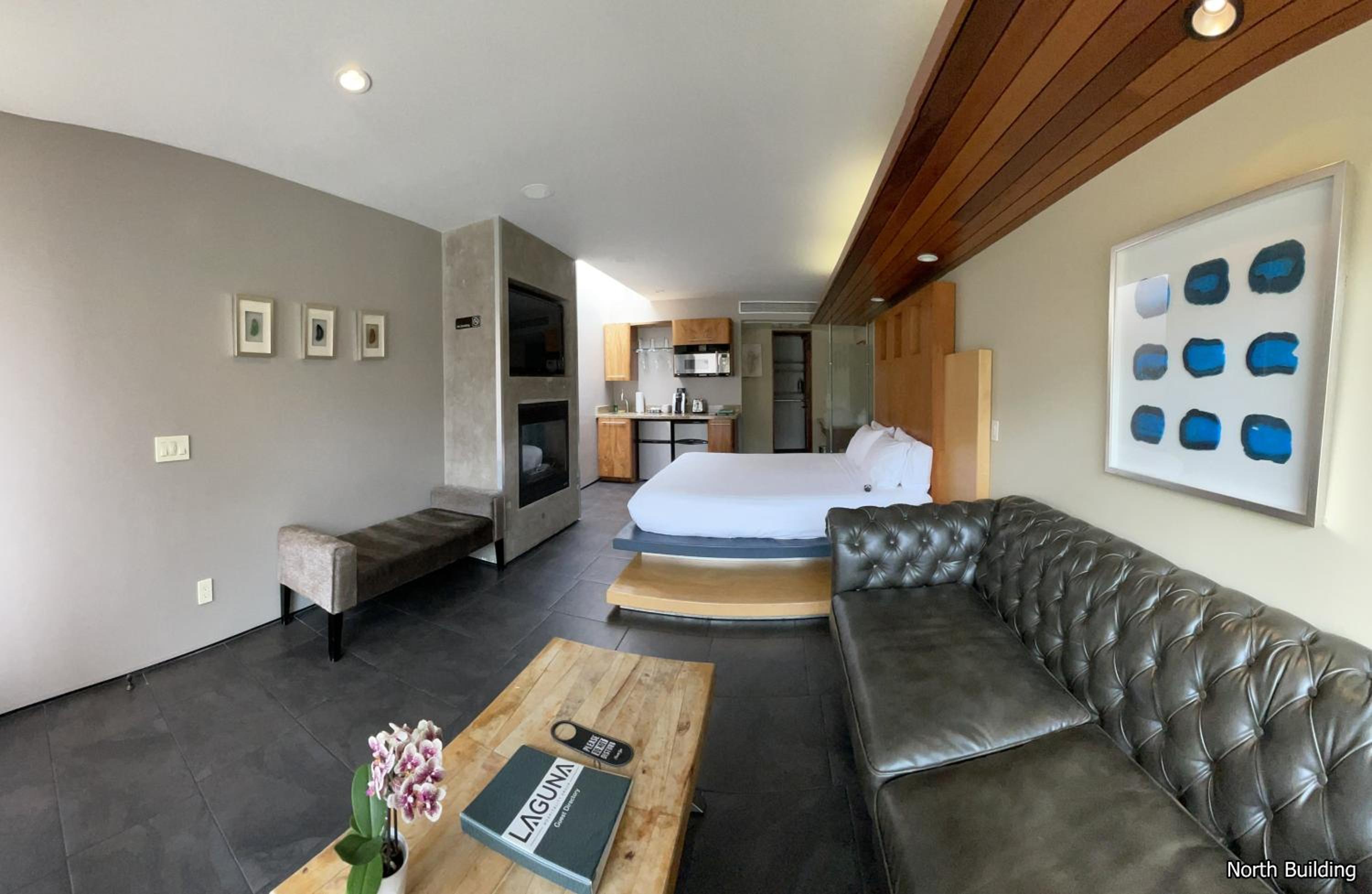 Deluxe King Room [North Building] - Photo 26