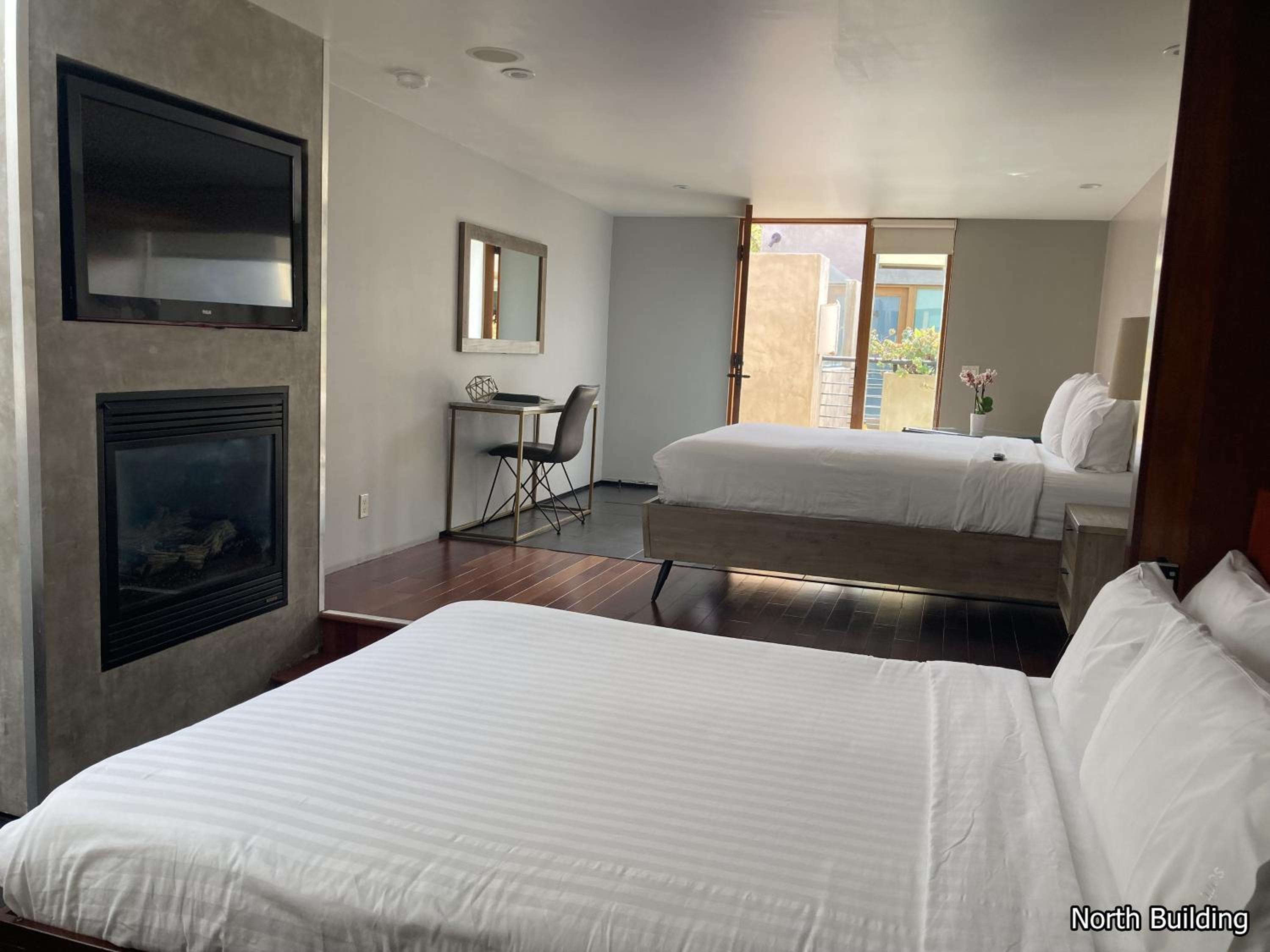 Deluxe Double Queen Room [North Building] - Photo 12