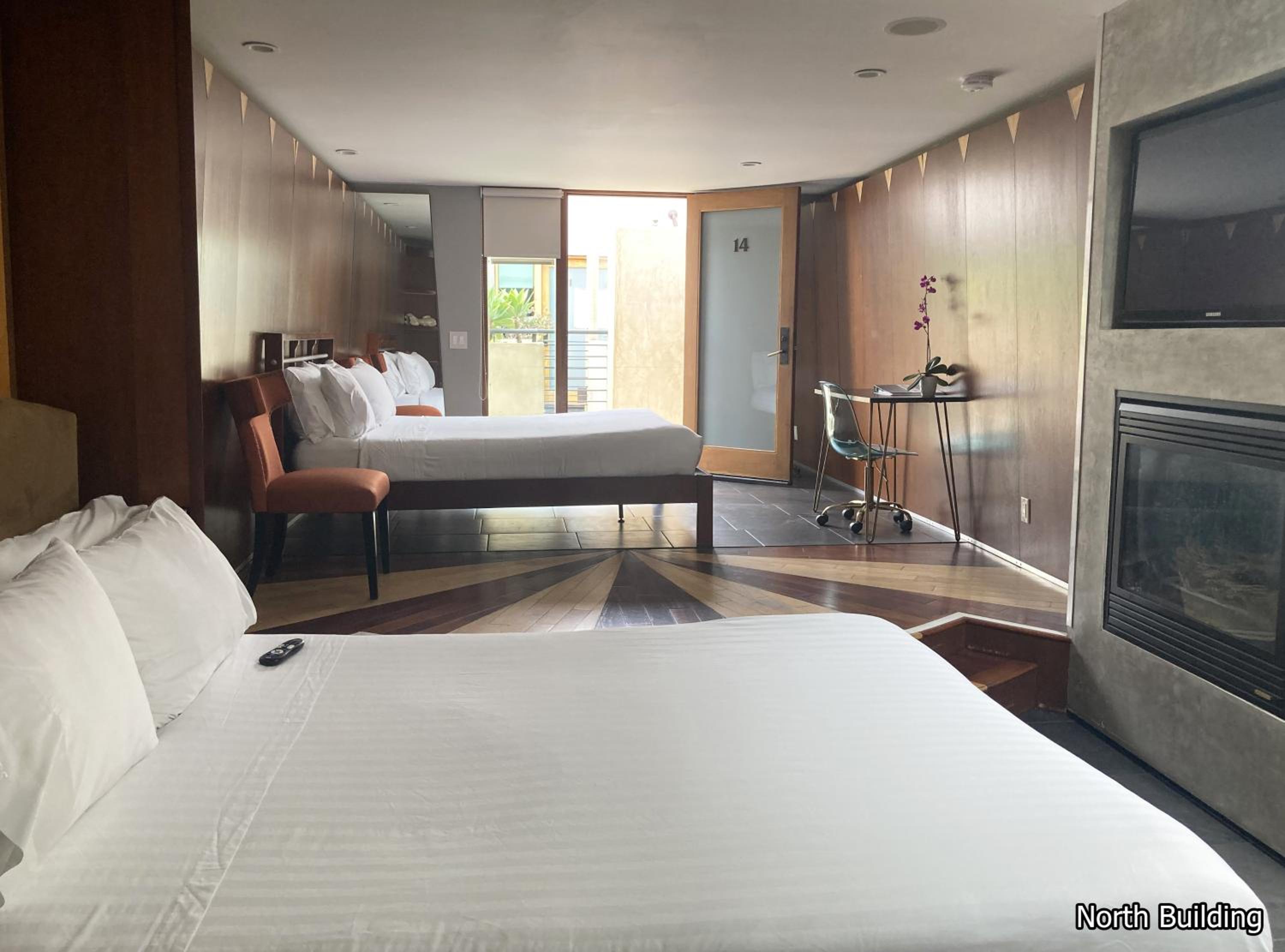 Deluxe Double Queen Room [North Building] - Photo 9