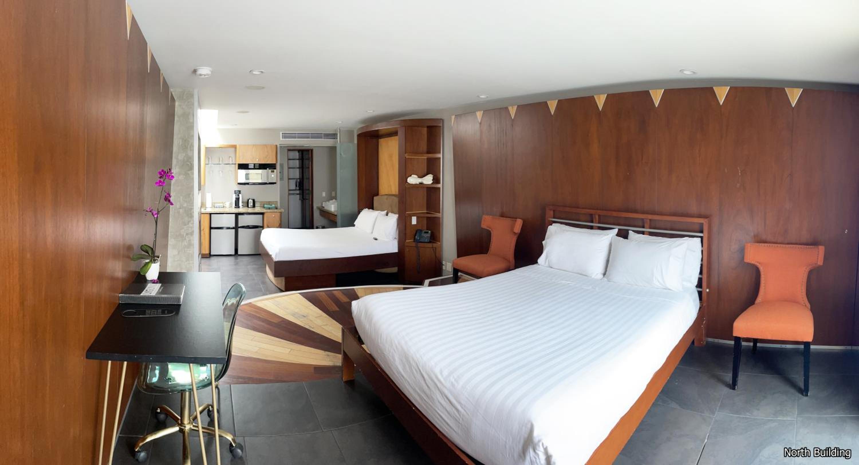 Deluxe Double Queen Room [North Building] - Photo 7