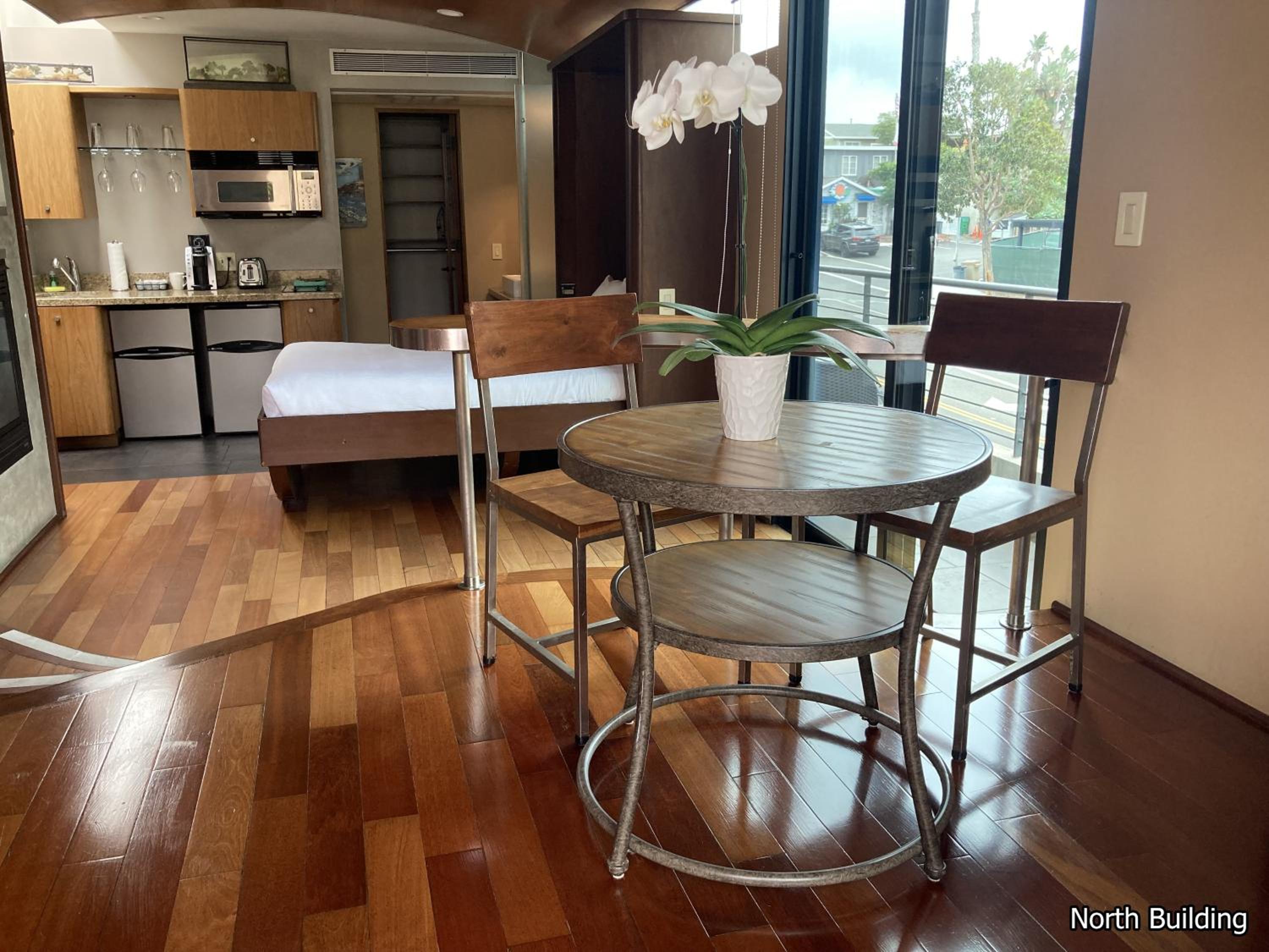 Deluxe PCH Queen Room [North Building] photo 3