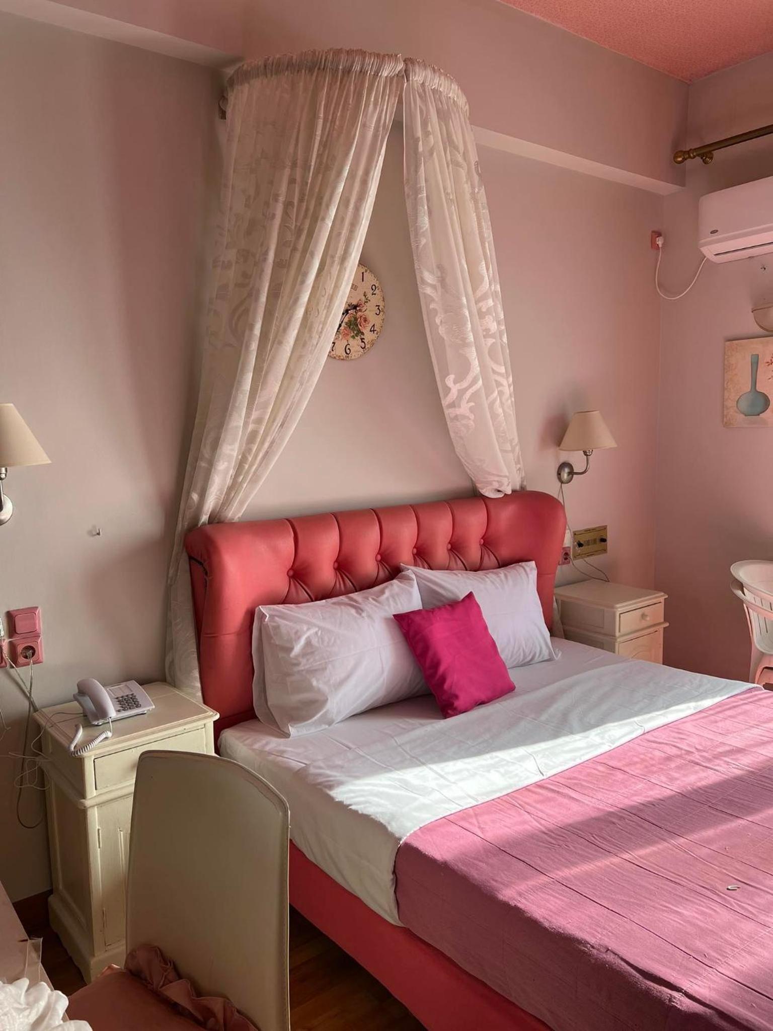 Double or Twin Room - Photo 6