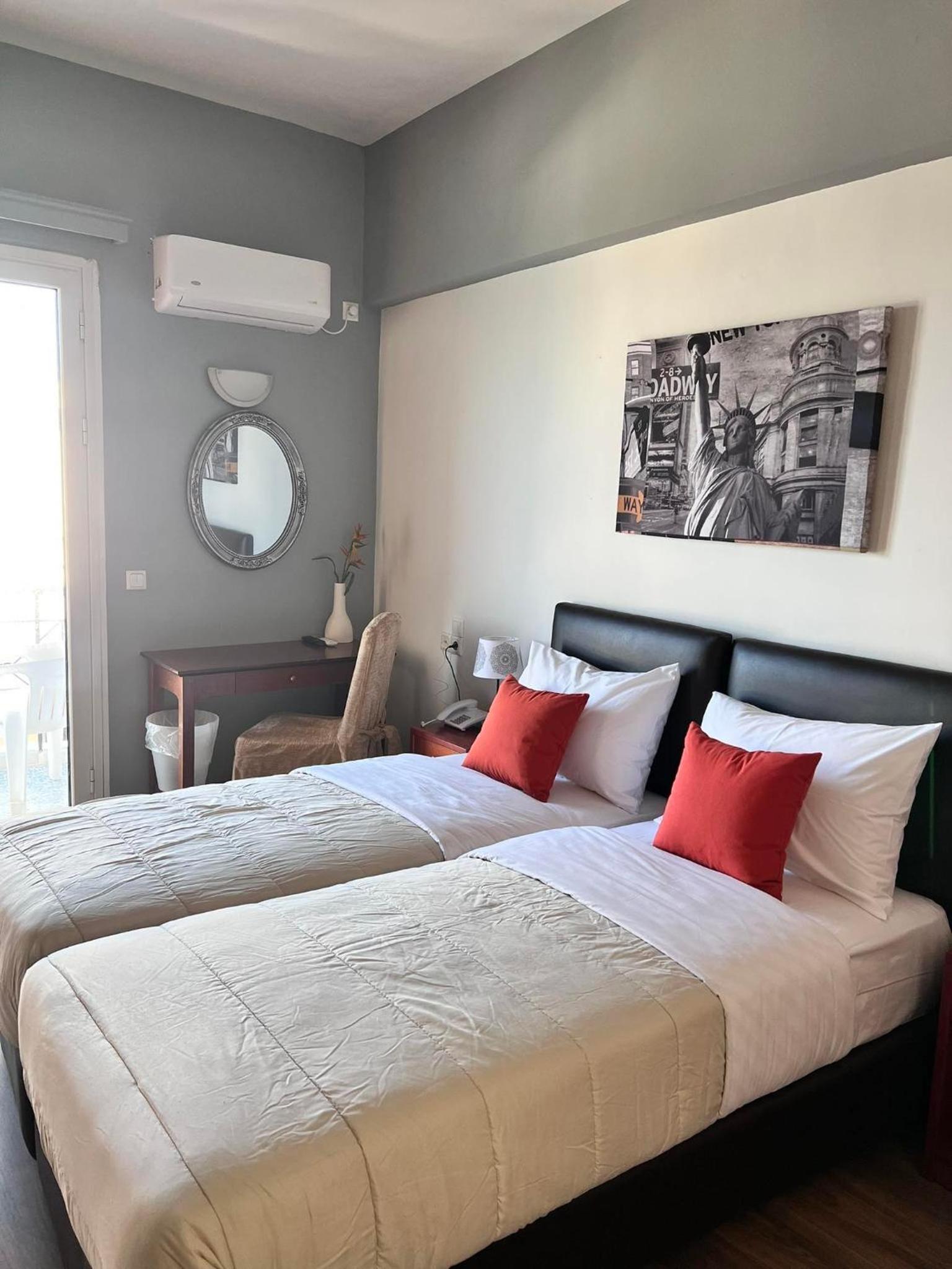 Double or Twin Room - Photo 8