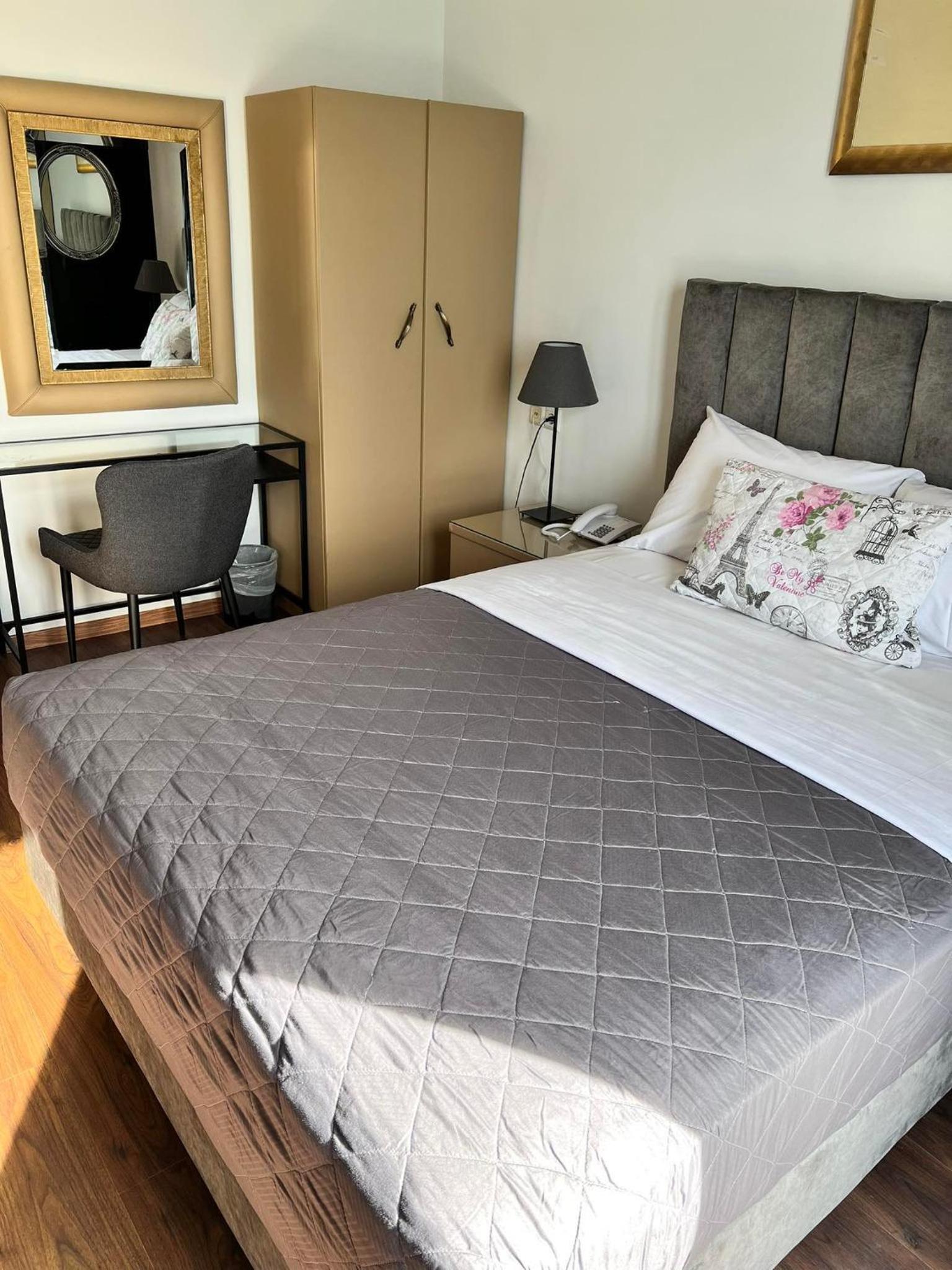 Double or Twin Room - Photo 3