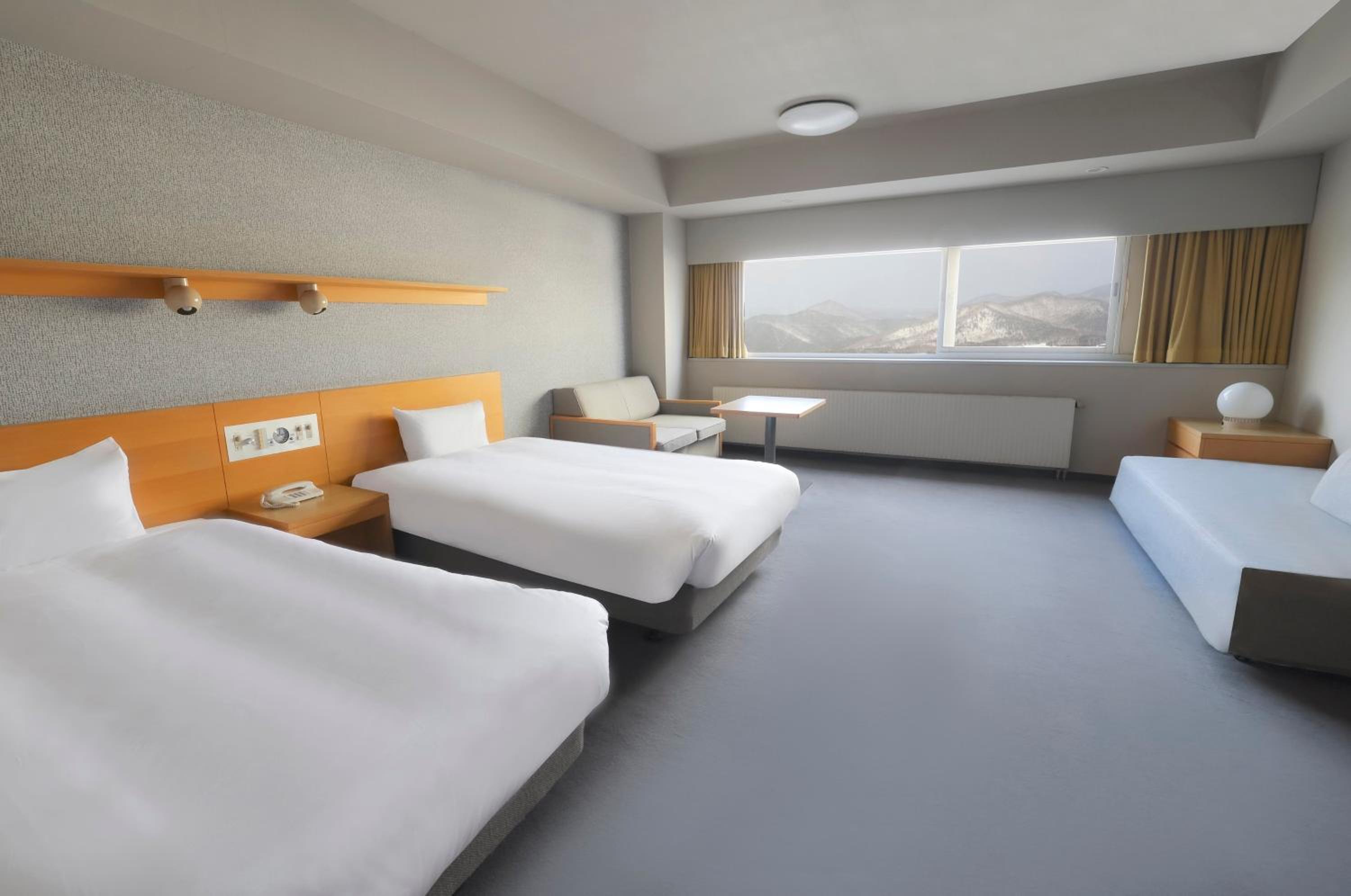Premium Twin Room - Photo 1
