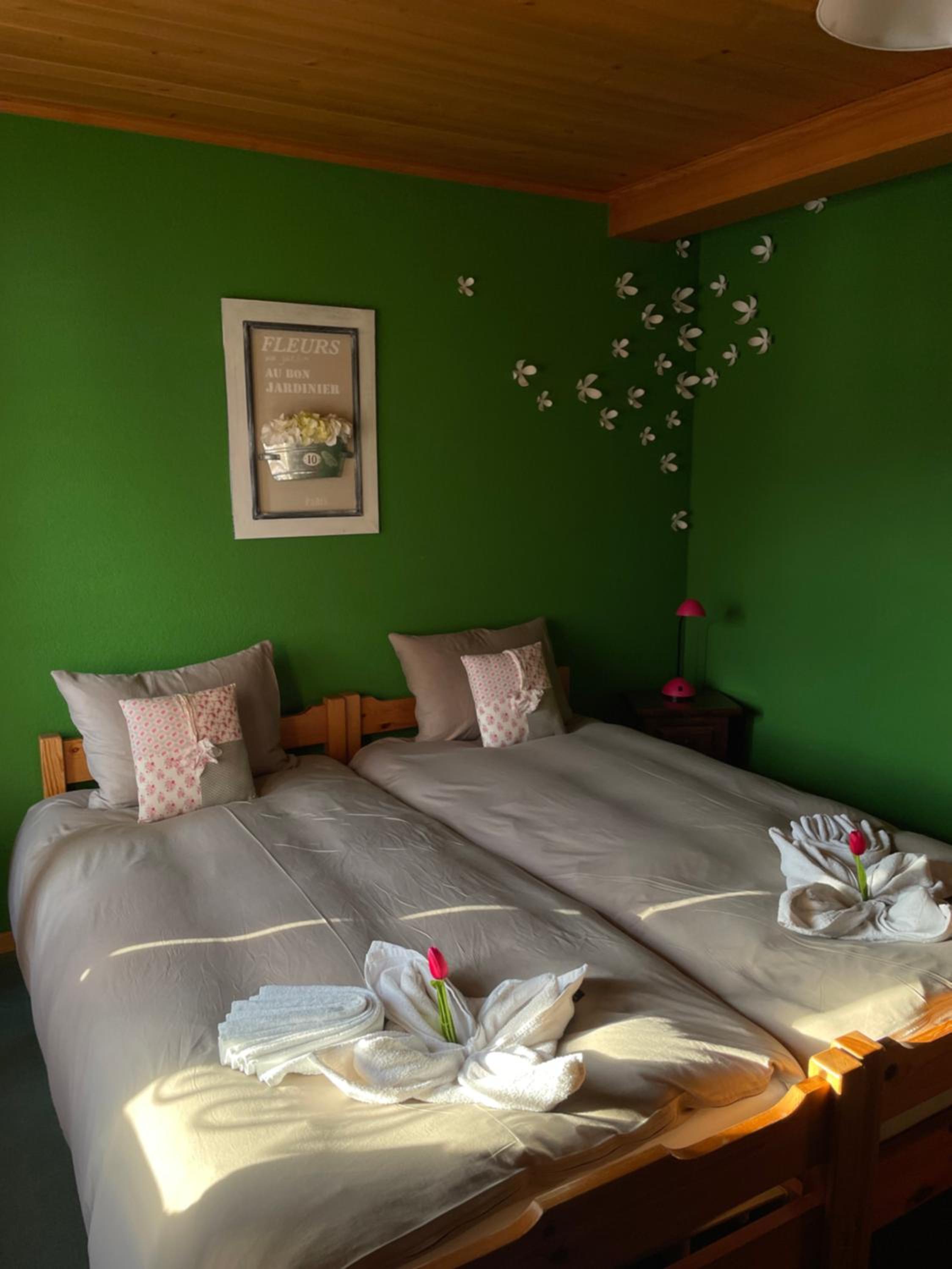 Quadruple Room with Private Bathroom - Photo 3