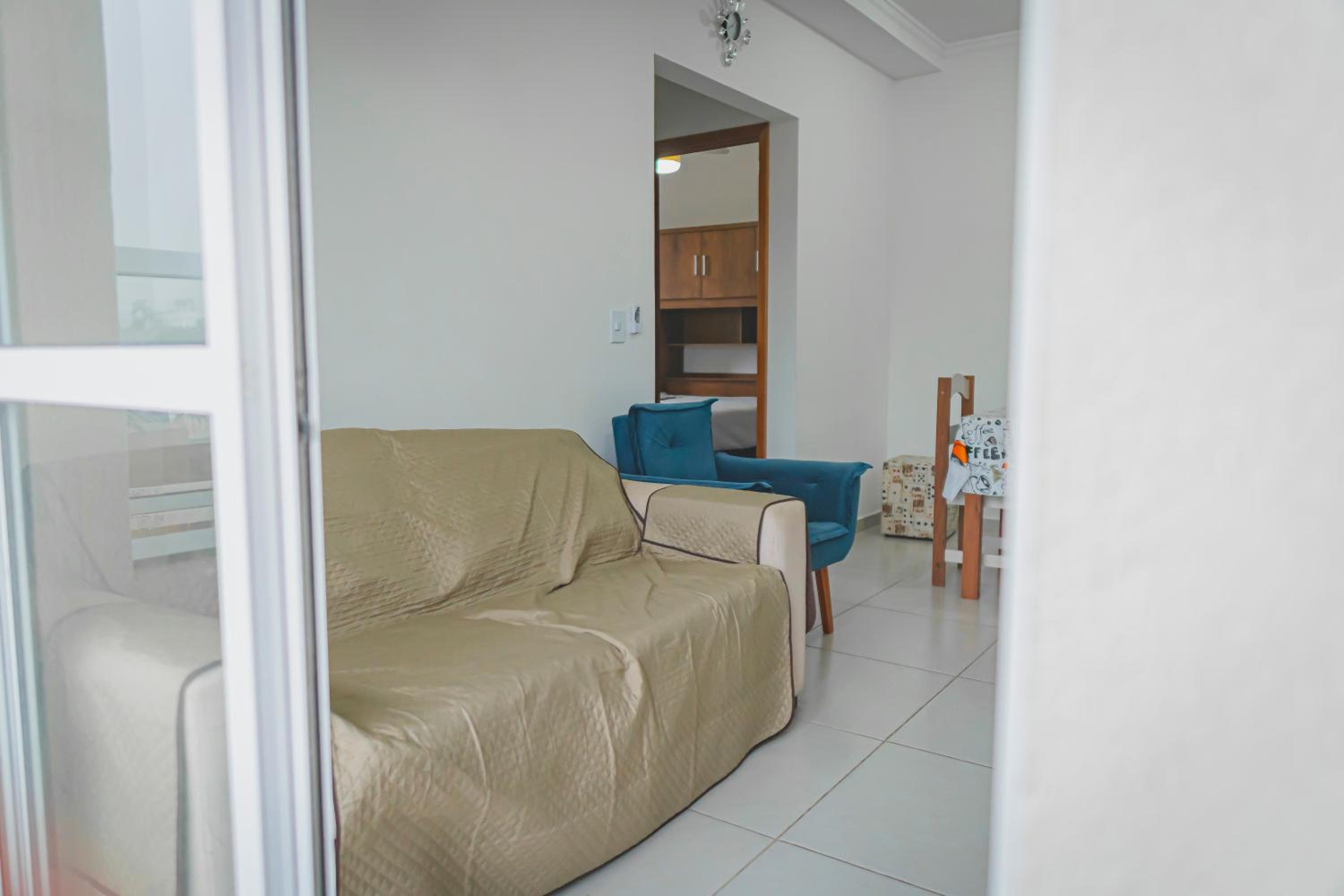 Apartment With Mountain View - Photo 3