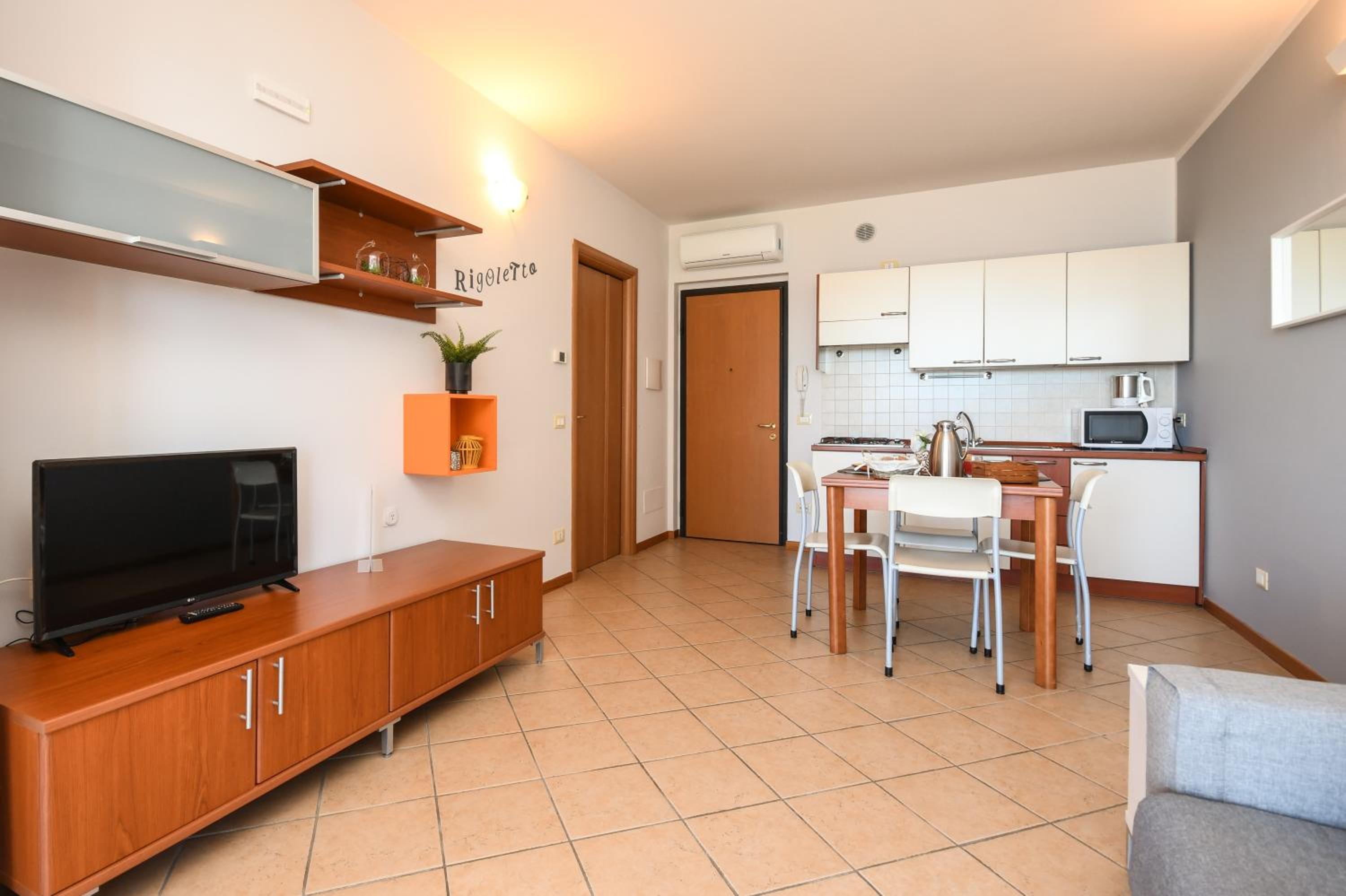 Superior One-Bedroom Apartment with Lake View photo 1