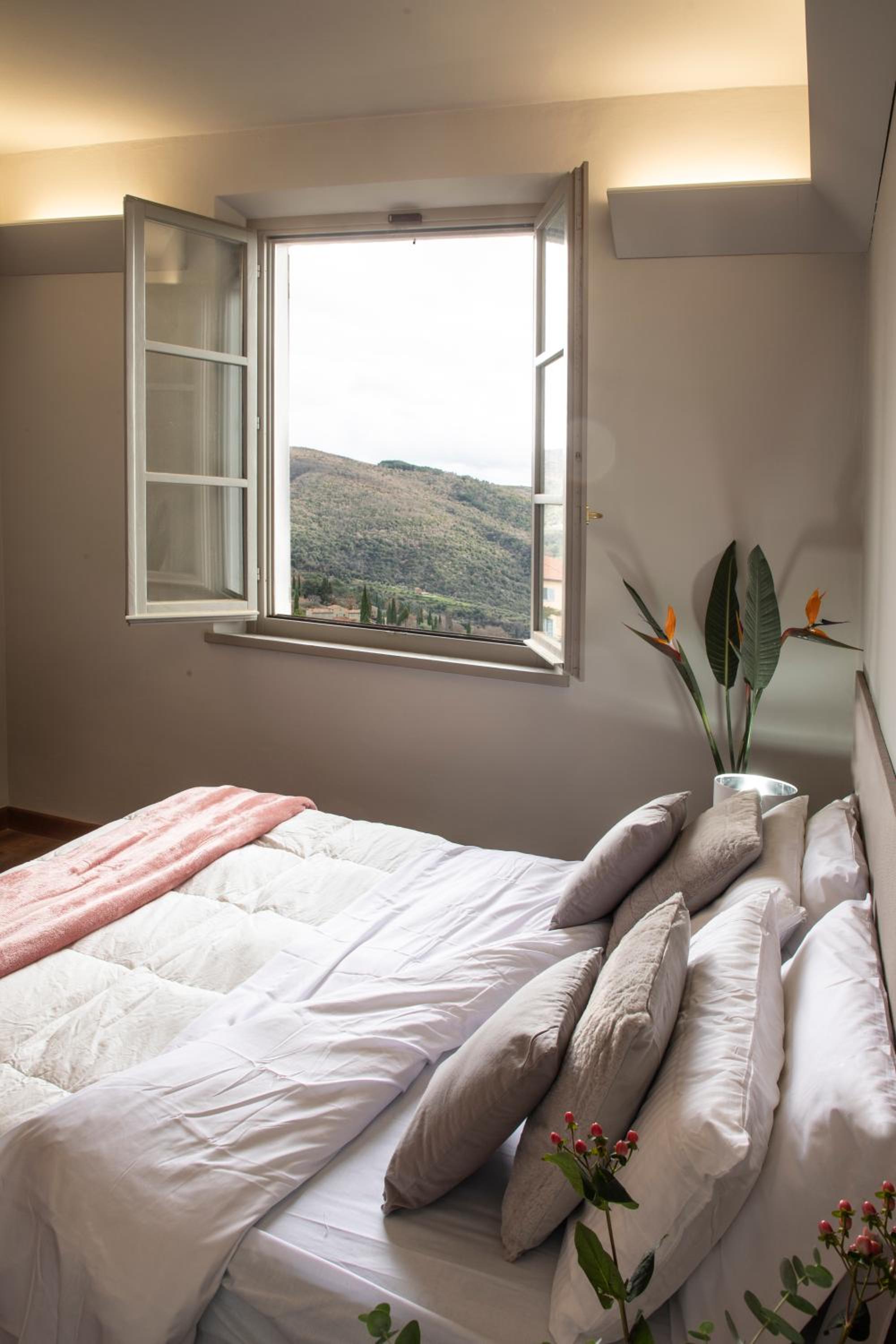 Standard Double or Twin Room - Photo 16
