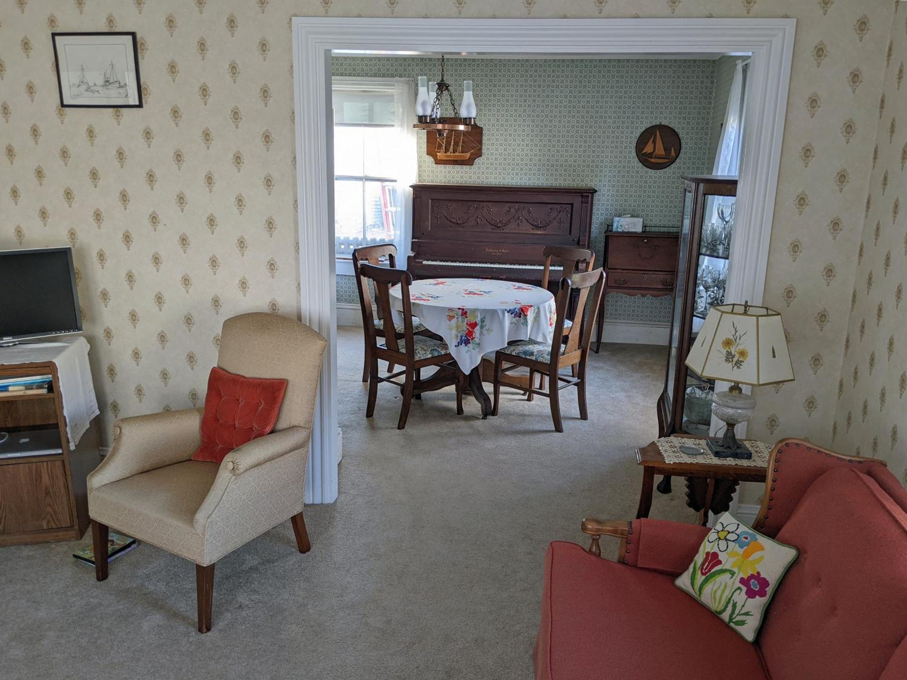 Three-Bedroom House photo 3