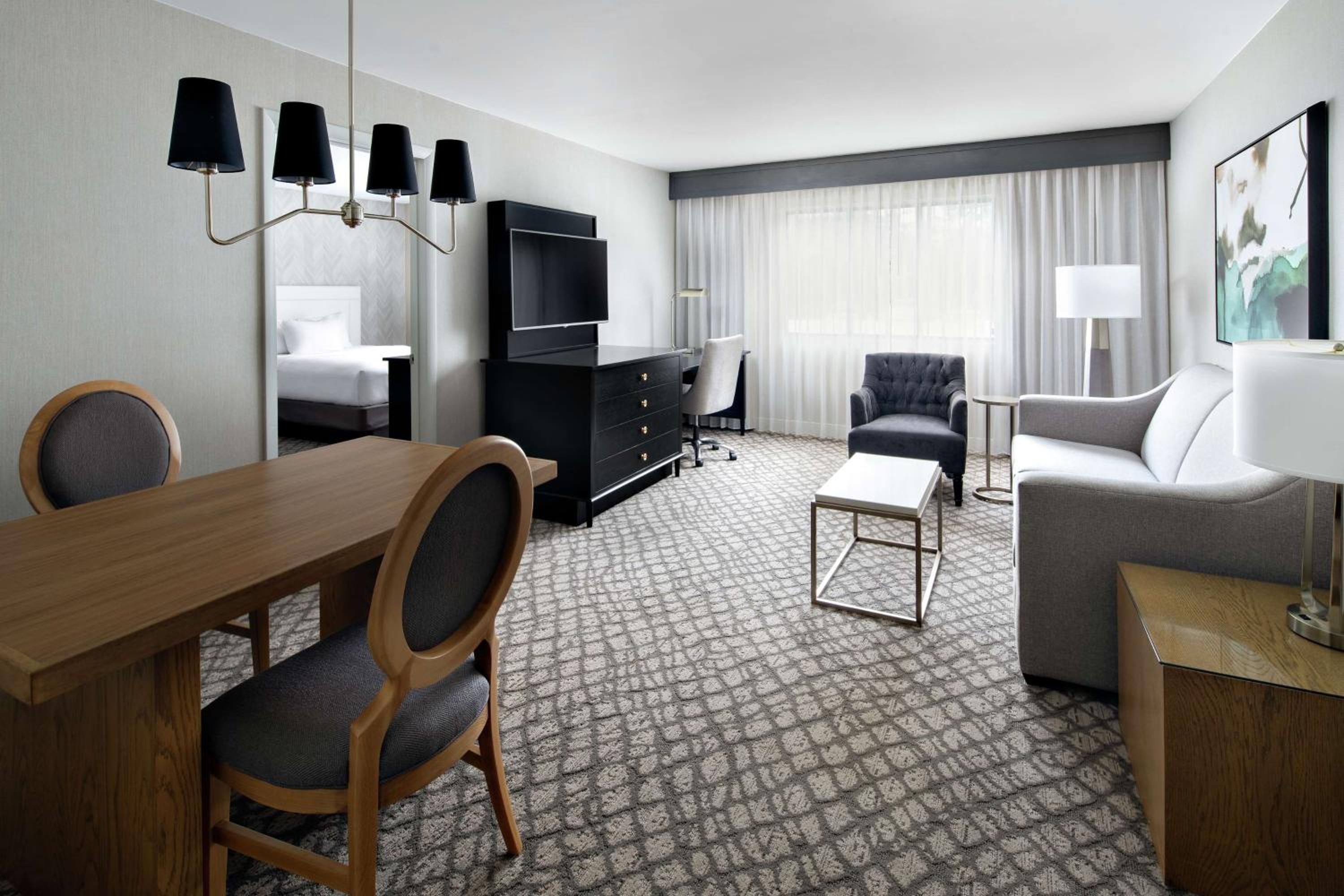 King Suite with Roll-In Shower - Mobility Access/Non-Smoking photo 3