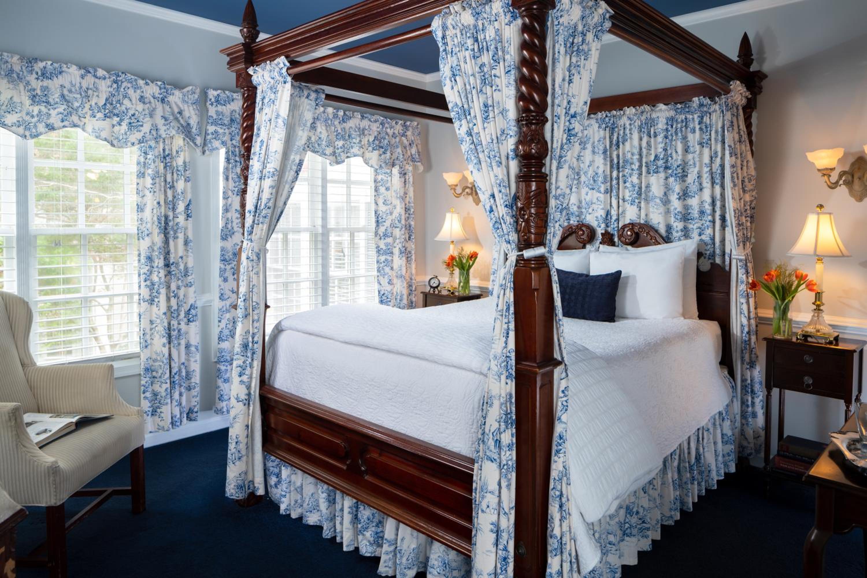 Queen Room with Private Bathroom photo 1