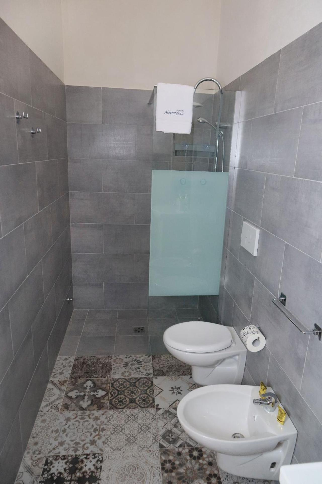 Quadruple Room - Photo 5