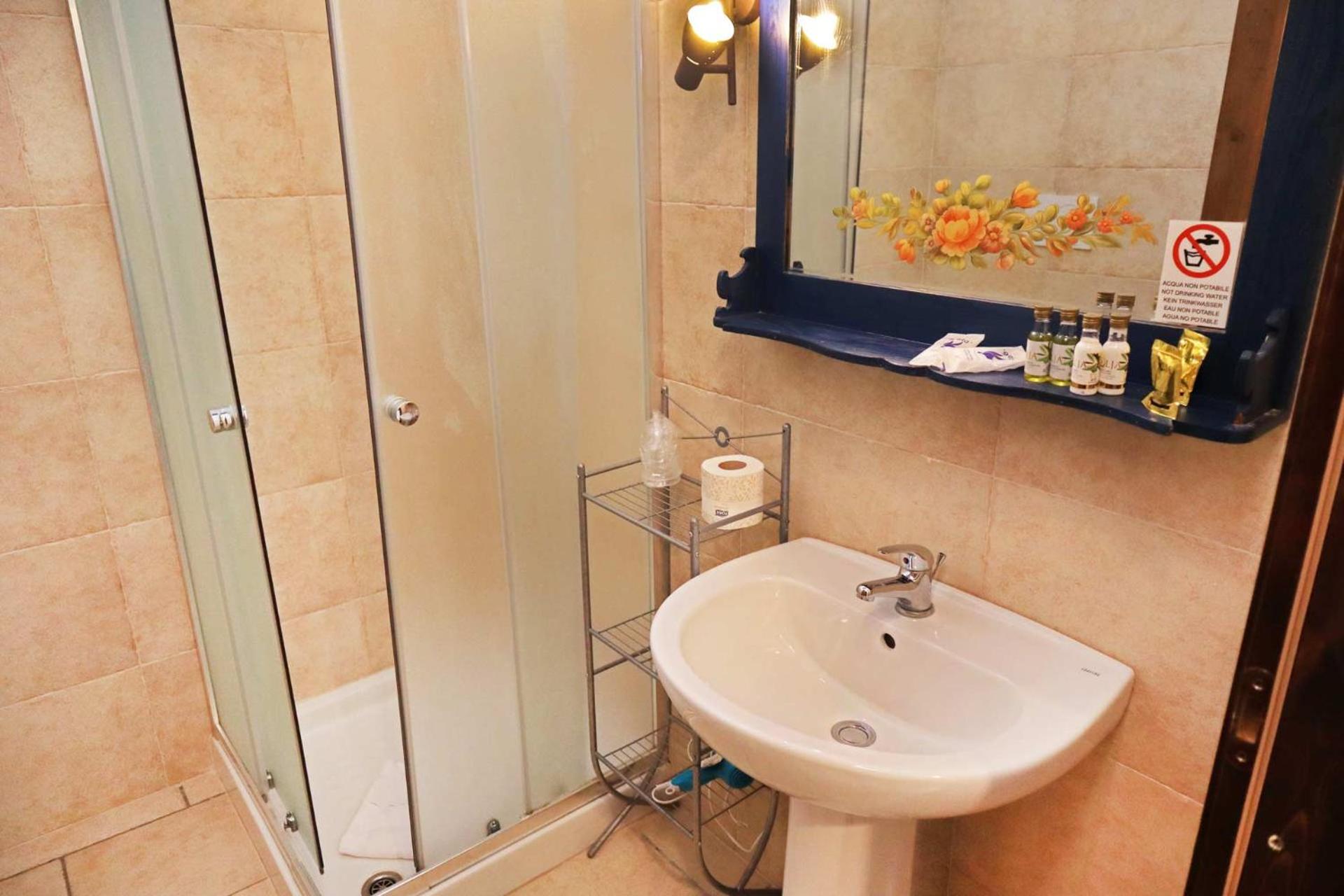 Triple Room - Photo 8