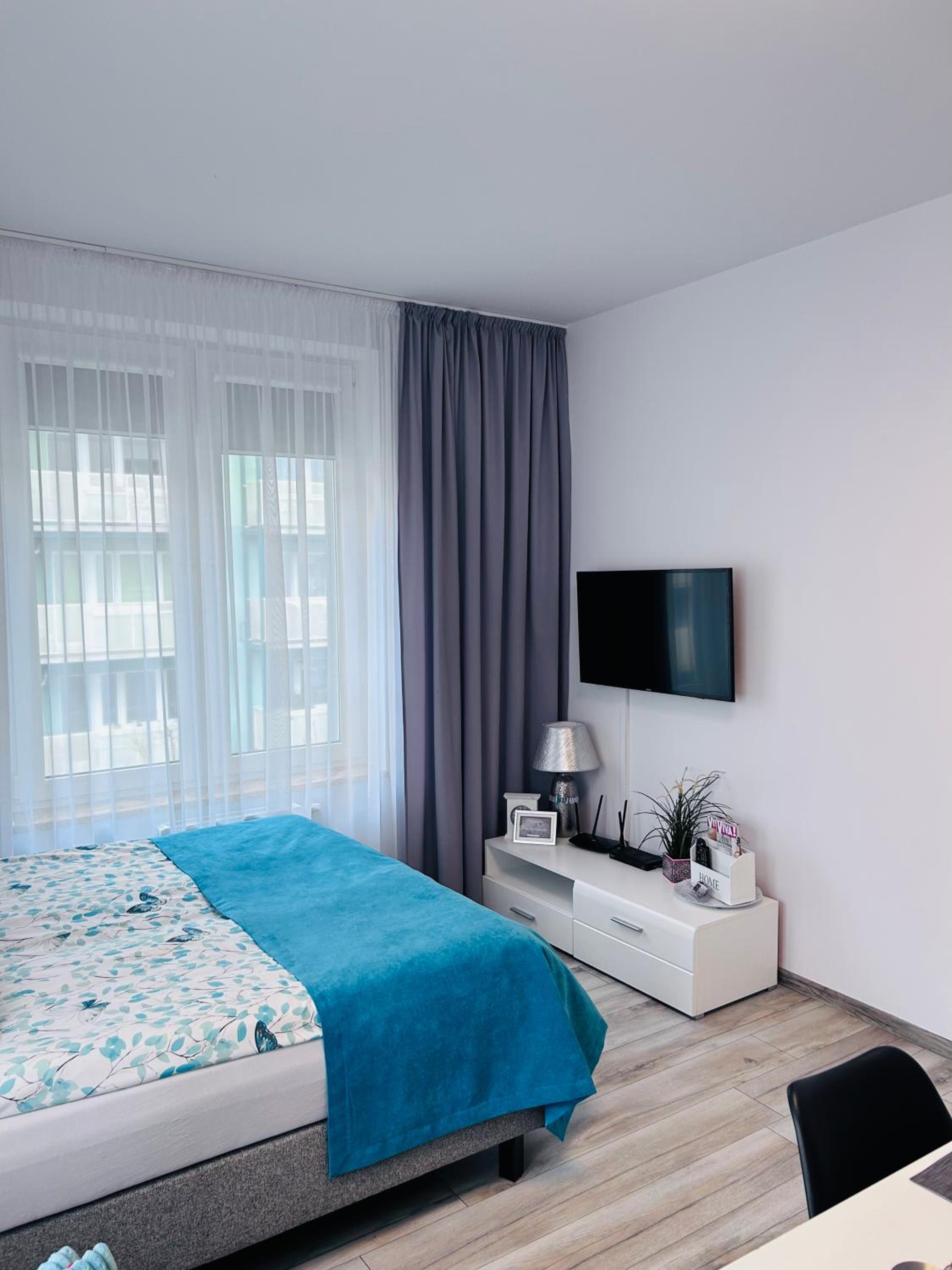 One-Bedroom Apartment - Photo 1