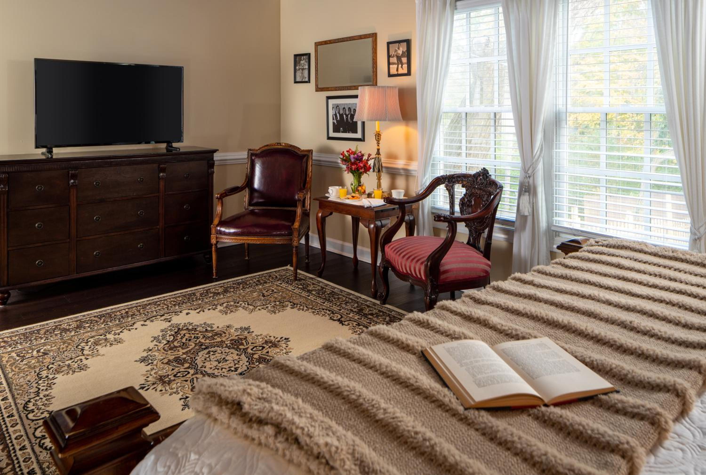 Deluxe King Room photo 2
