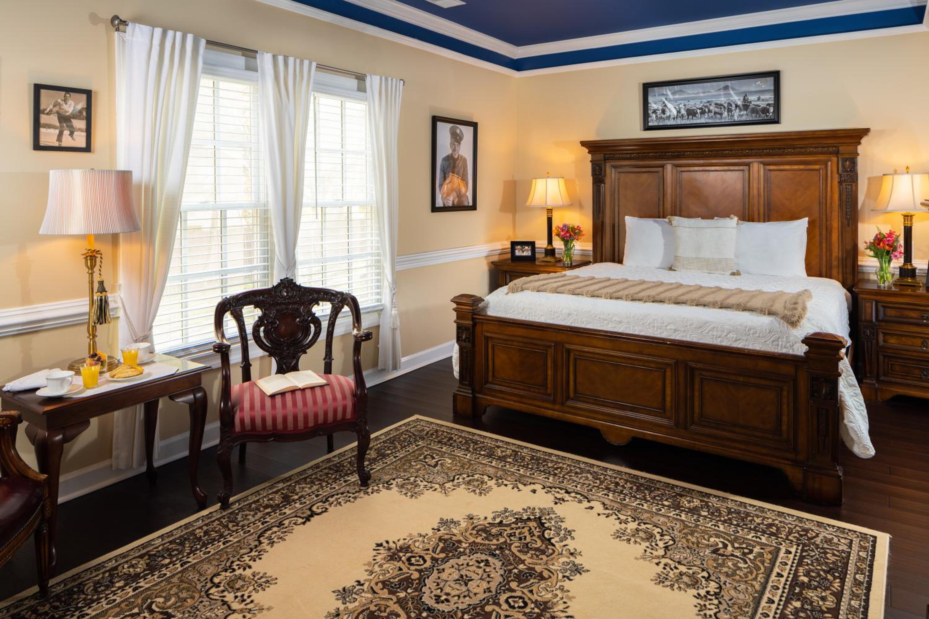 Deluxe King Room photo 1