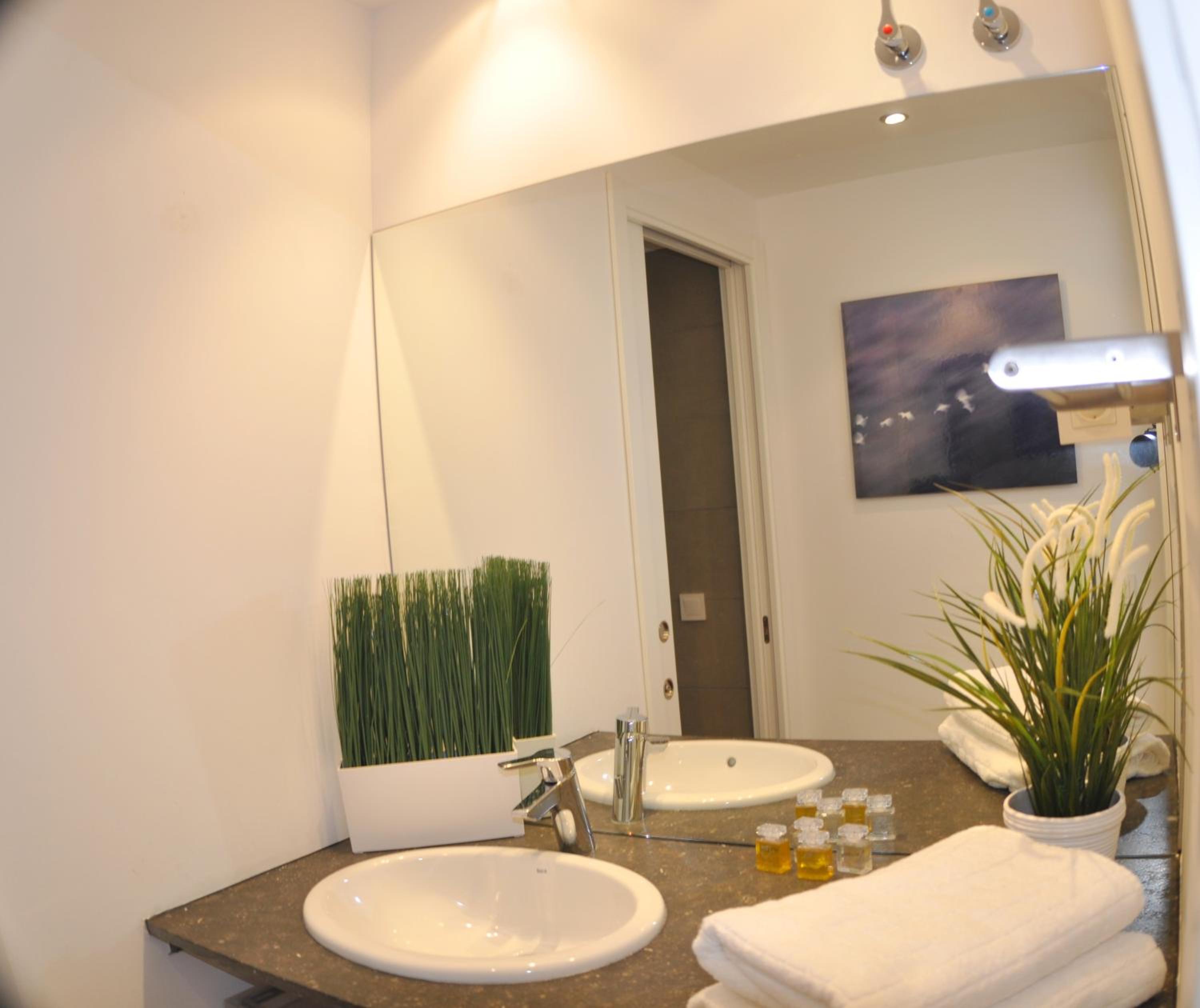Two-Bedroom Apartment with Balcony - Penthouse photo 2
