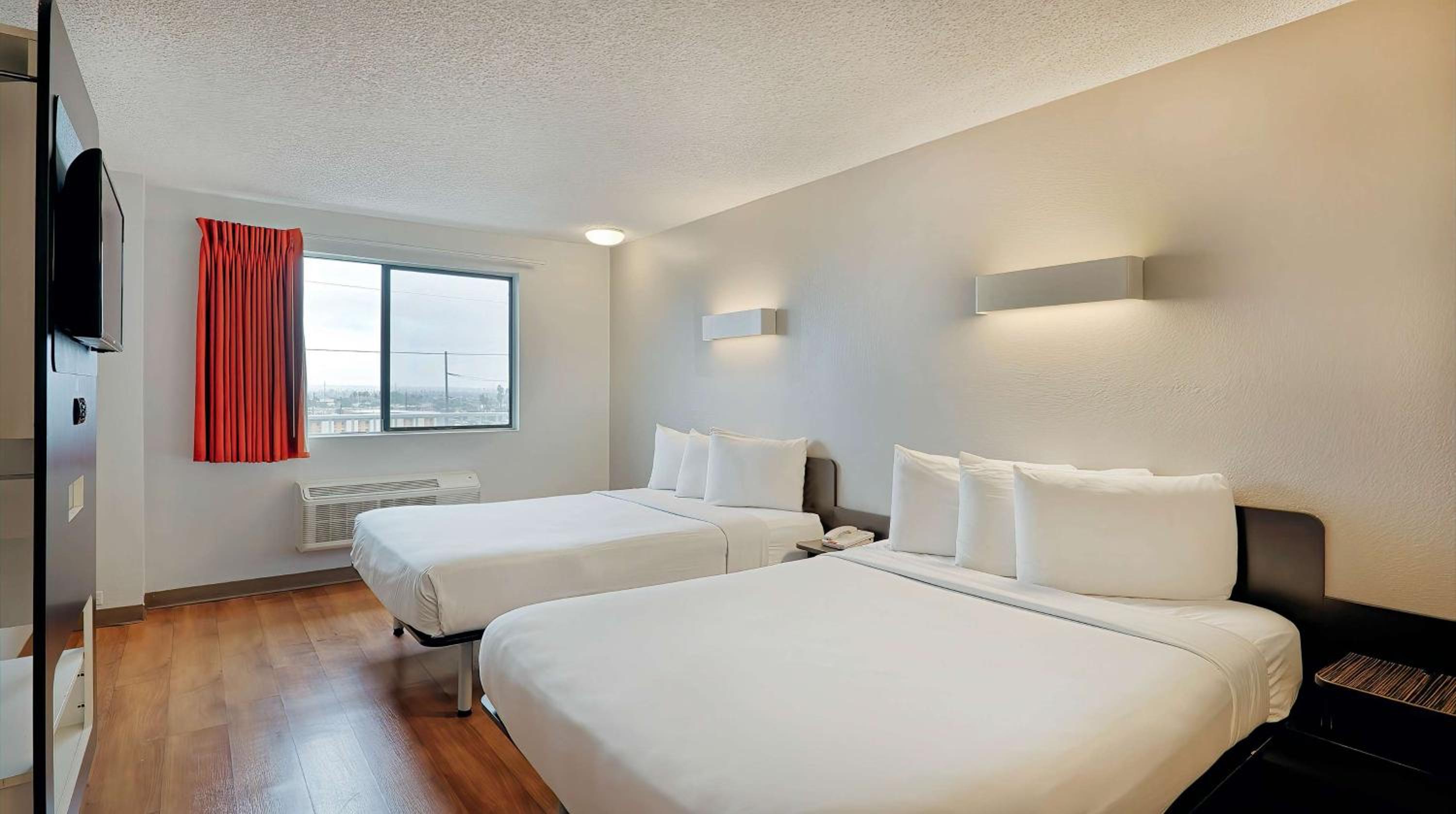 2  Full Beds | ADA/Tub | Near Los Angeles International Airport photo 1