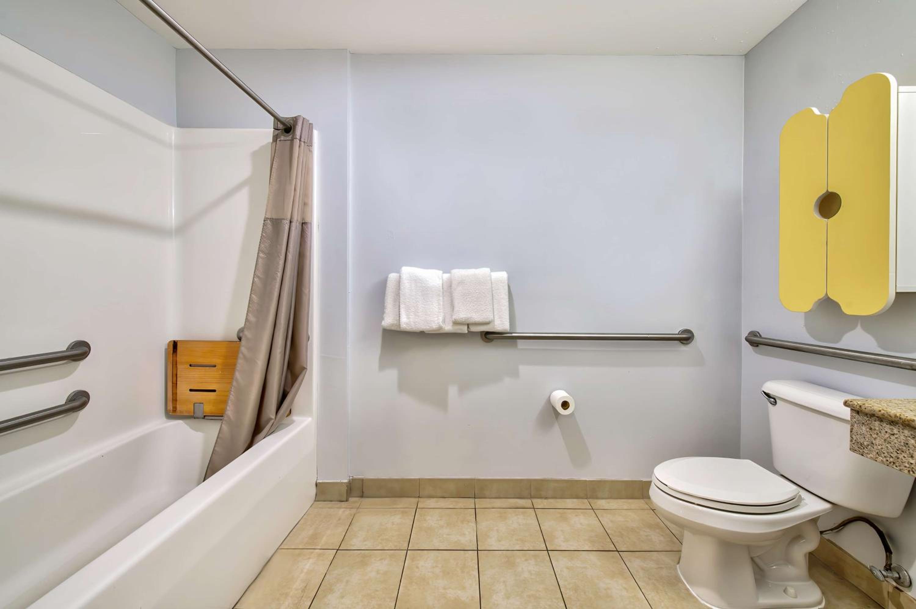 Queen Room - Disability Access - Non-Smoking