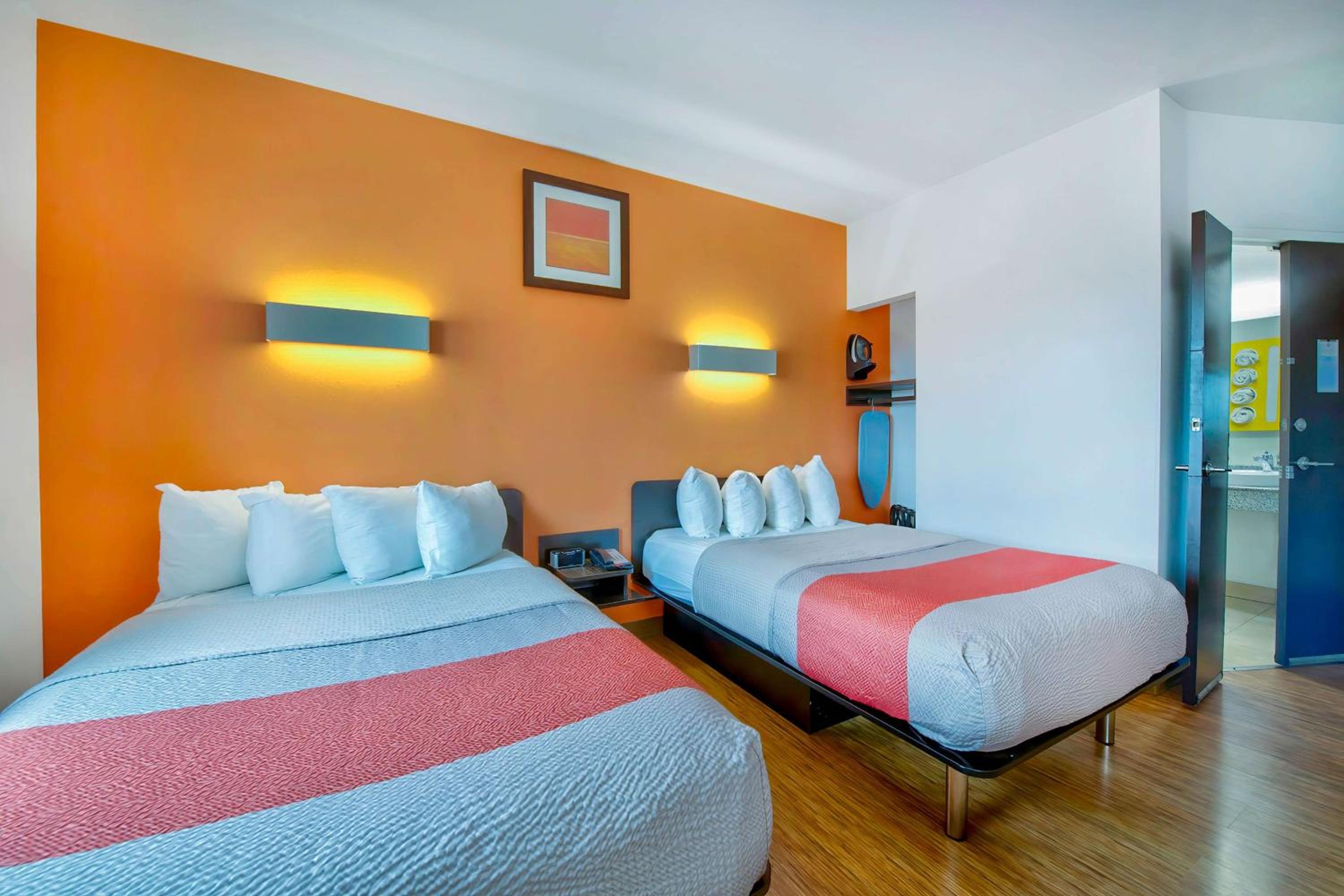 Quadruple Room - Non-Smoking photo 2