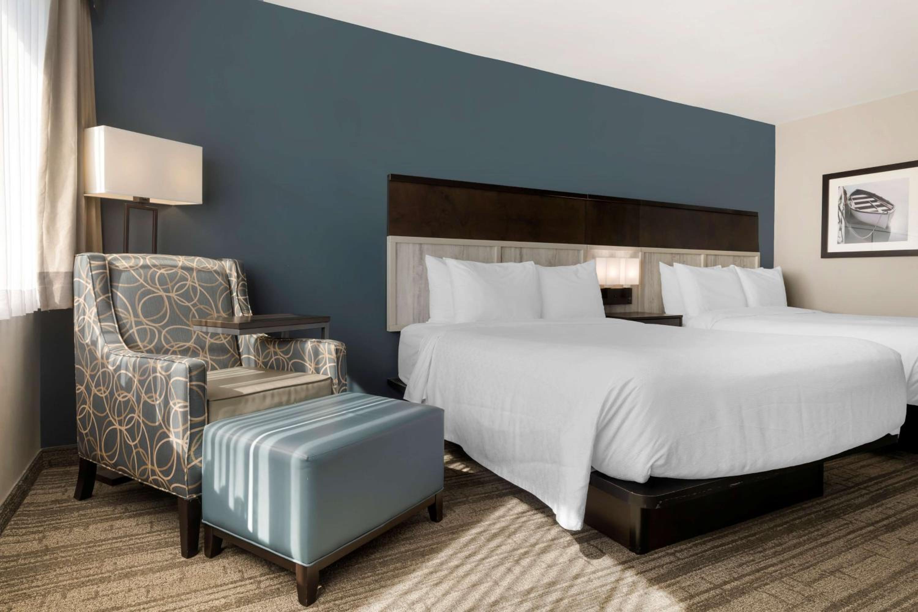Queen Room with Two Queen Beds - Photo 2