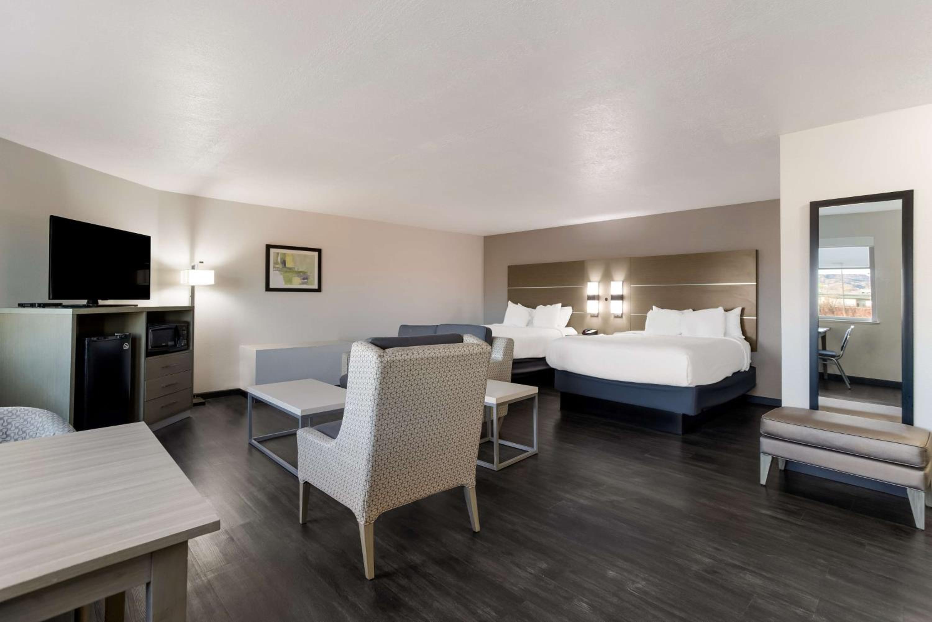 Large Queen Room with Two Queen Beds - Photo 1