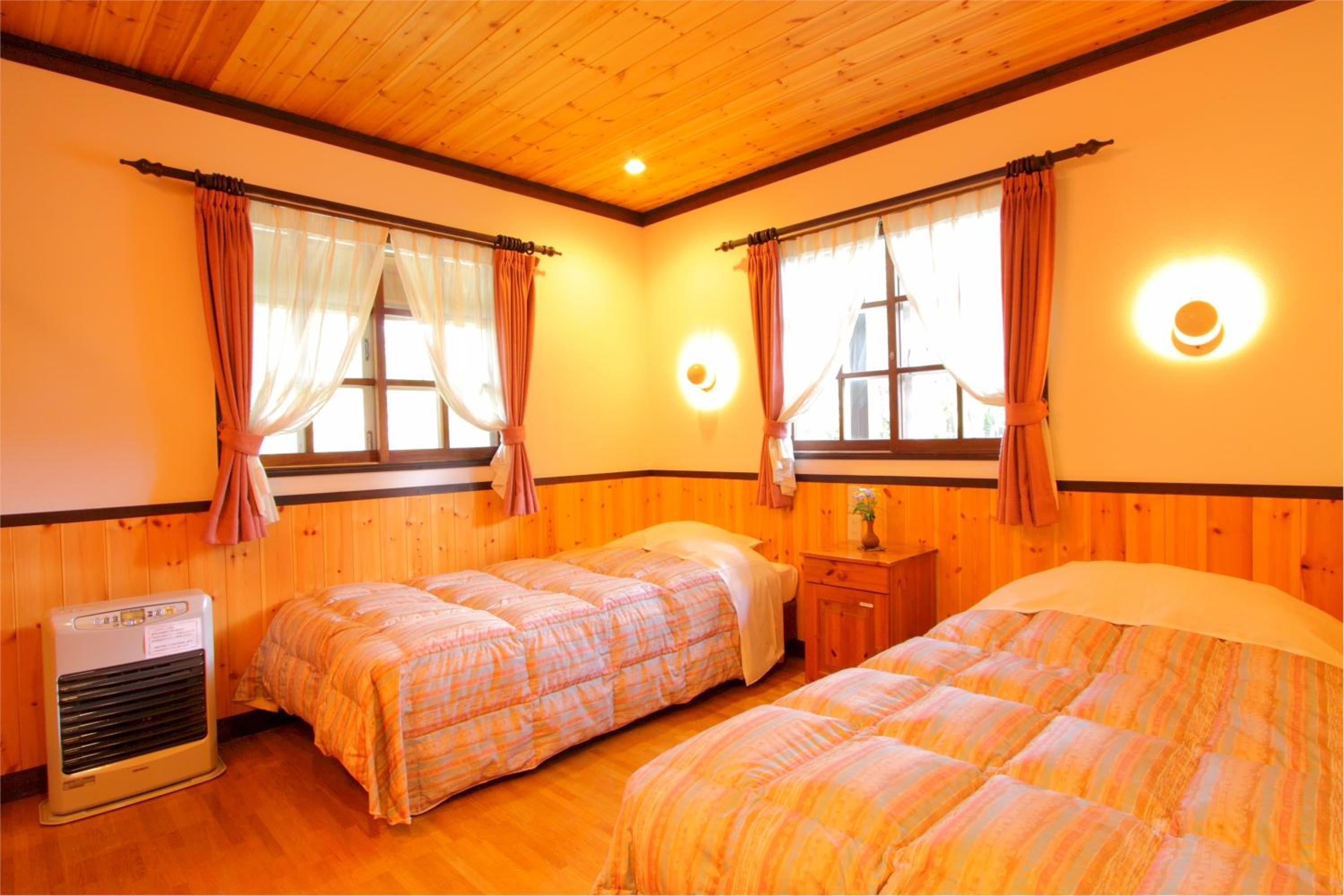 Standard Twin Room With Private Toilet