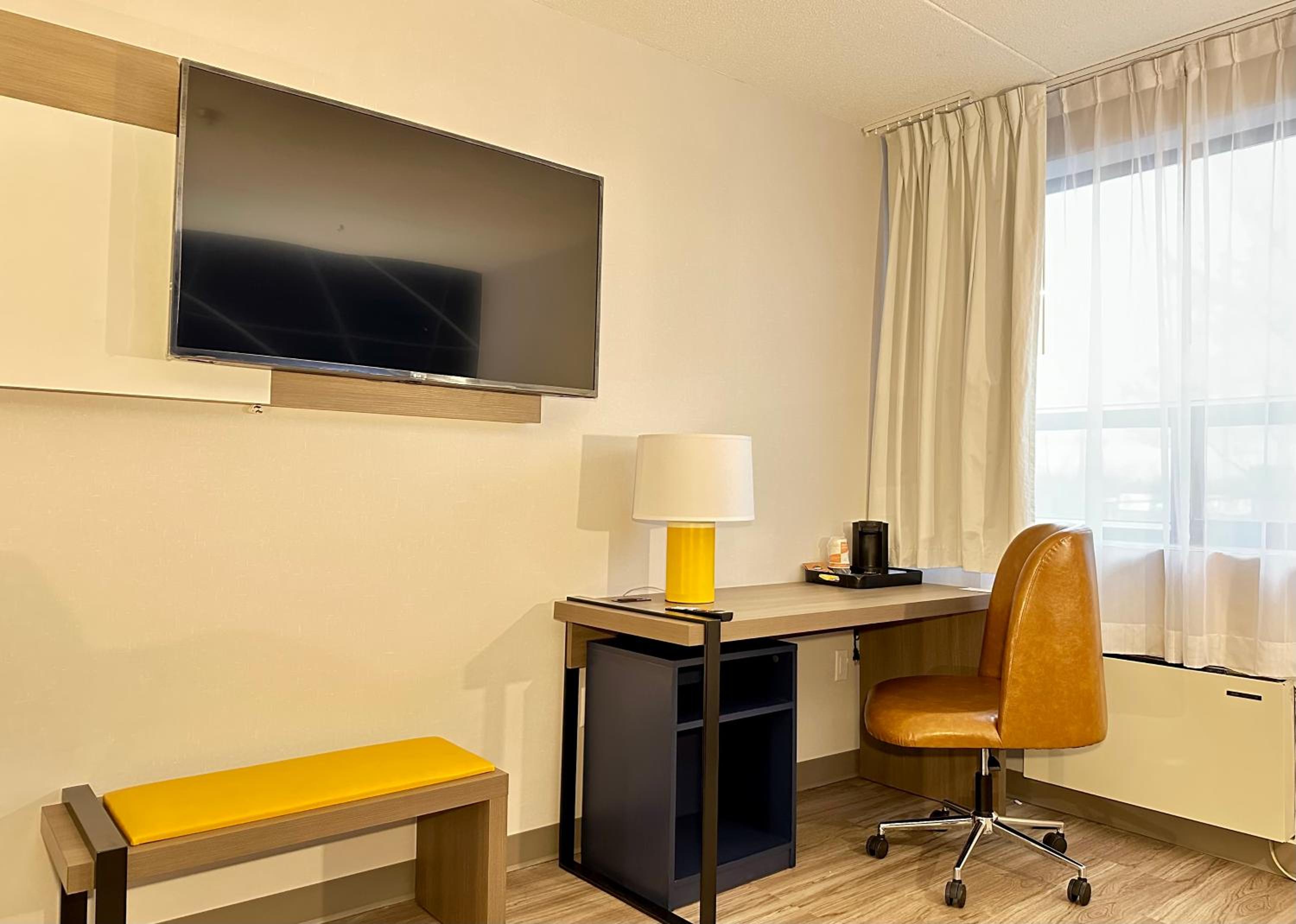 King Room - Non Smoking - Photo 4
